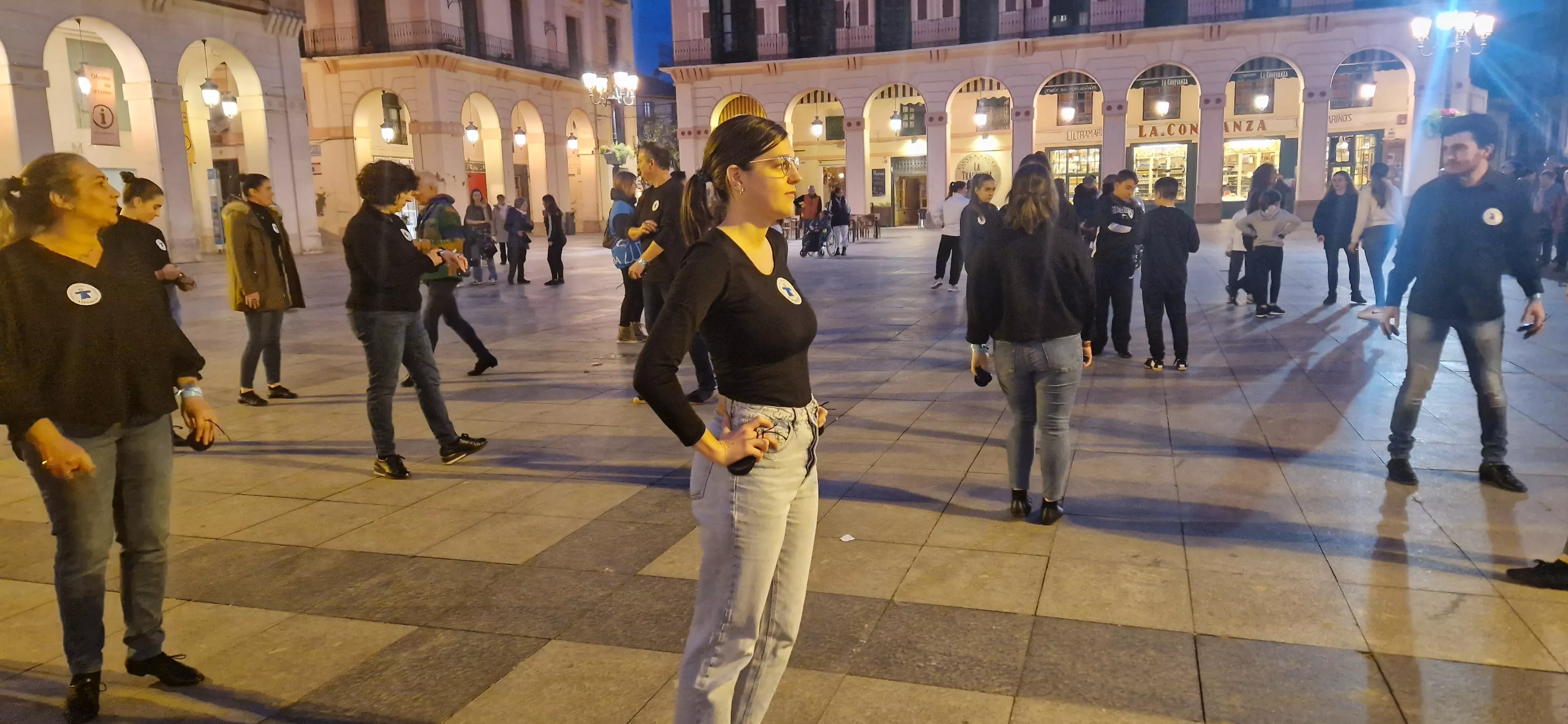 Flashmob jotero de Aspanoa en Huesca por los niños y niñas con cáncer. Foto Myriam Martínez