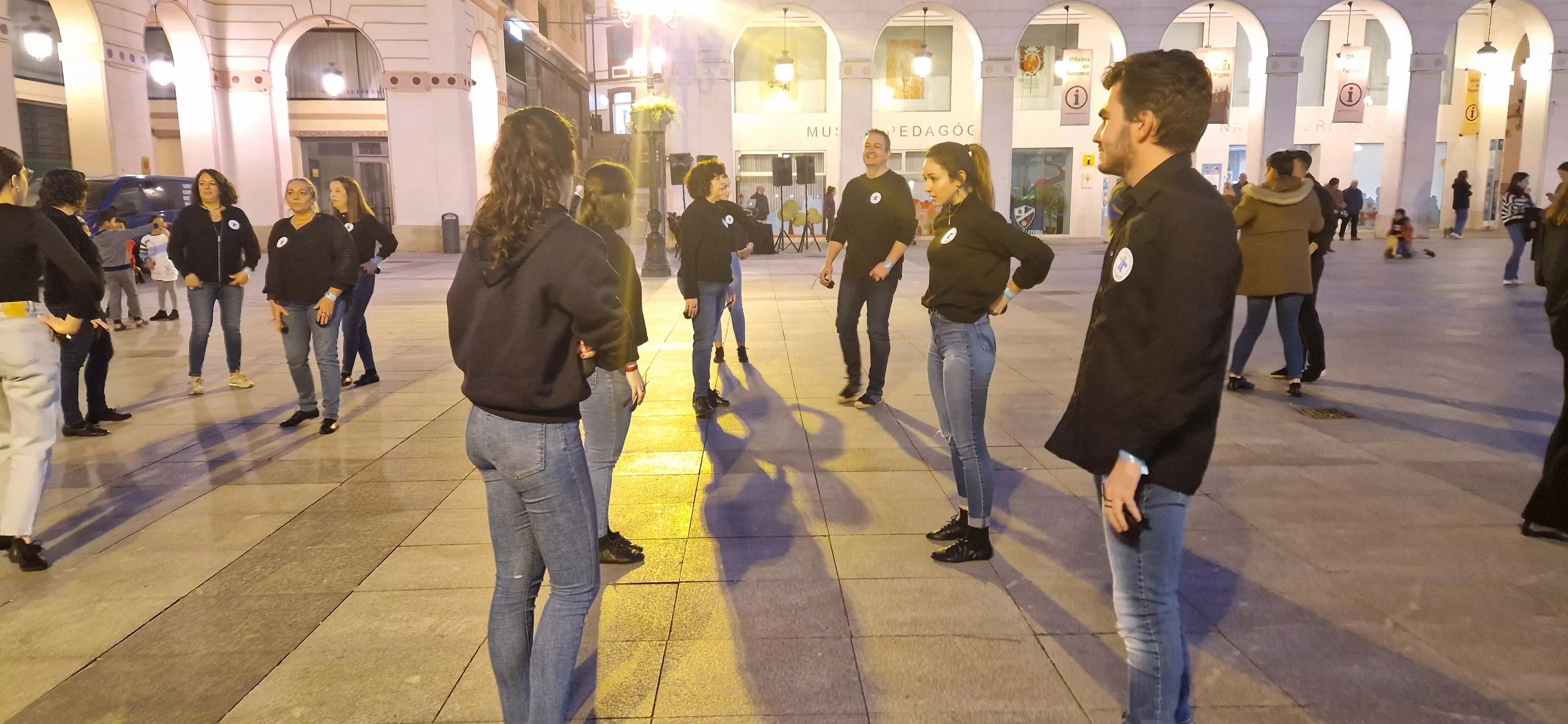 Flashmob jotero de Aspanoa en Huesca por los niños y niñas con cáncer. Foto Myriam Martínez