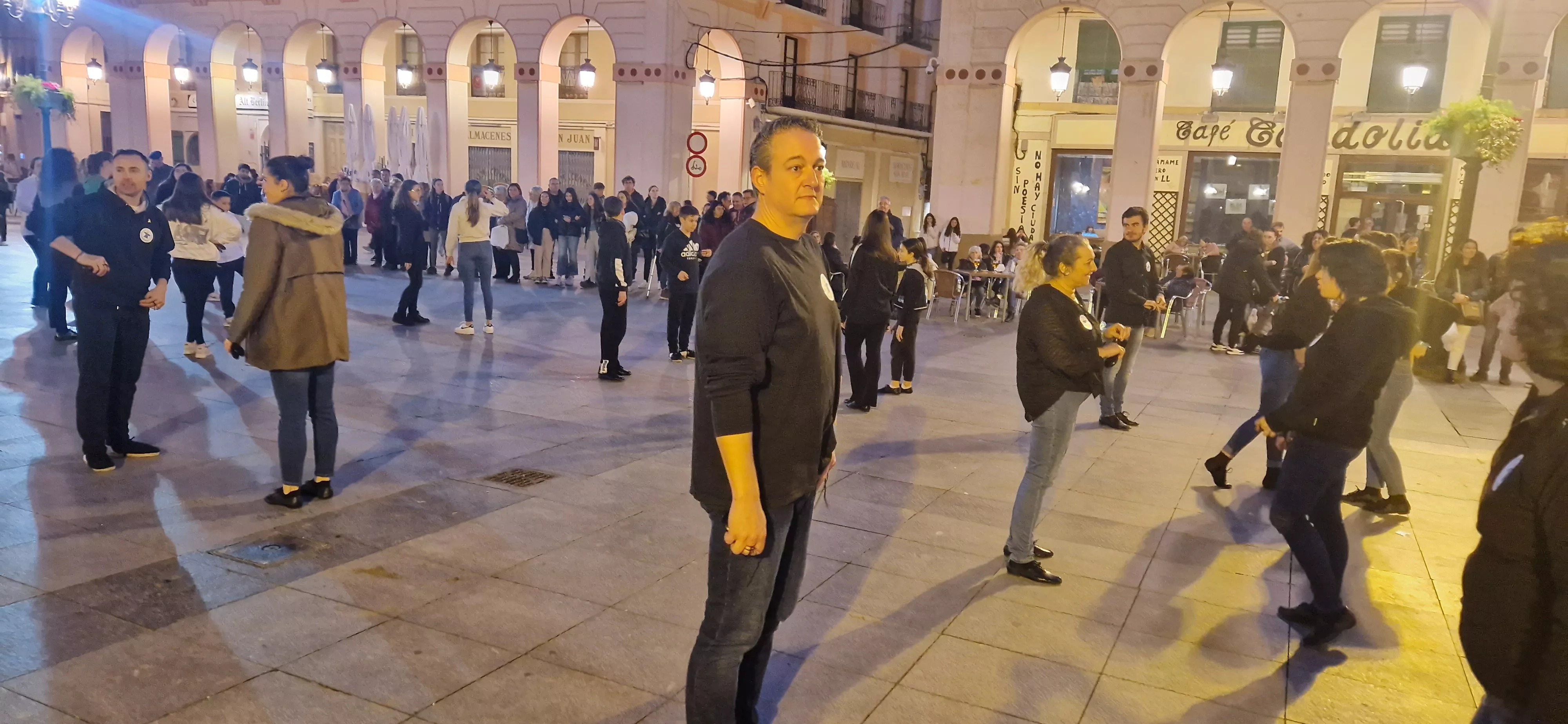 Flashmob jotero de Aspanoa en Huesca por los niños y niñas con cáncer. Foto Myriam Martínez