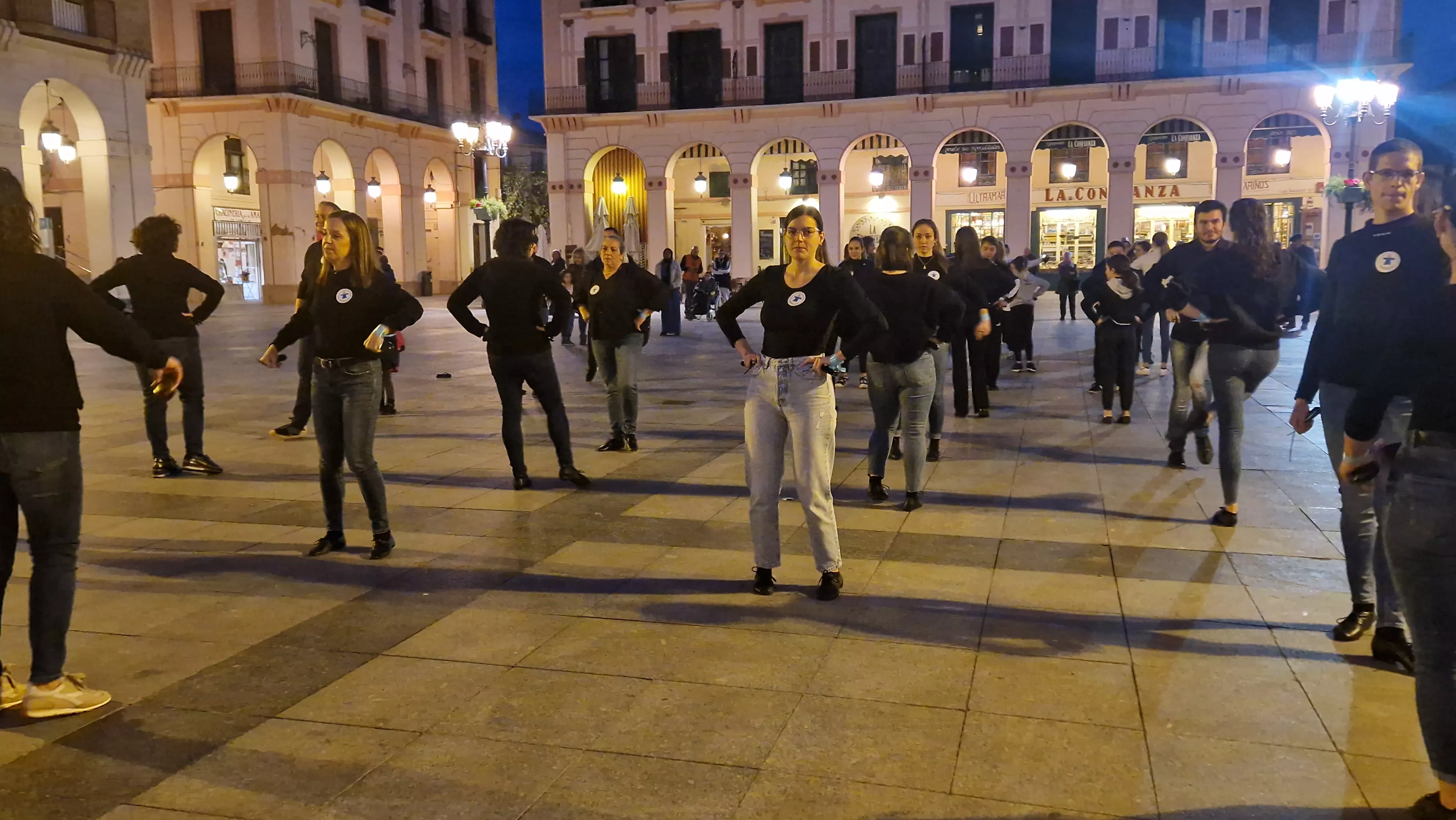 Flashmob jotero de Aspanoa en Huesca por los niños y niñas con cáncer. Foto Myriam Martínez
