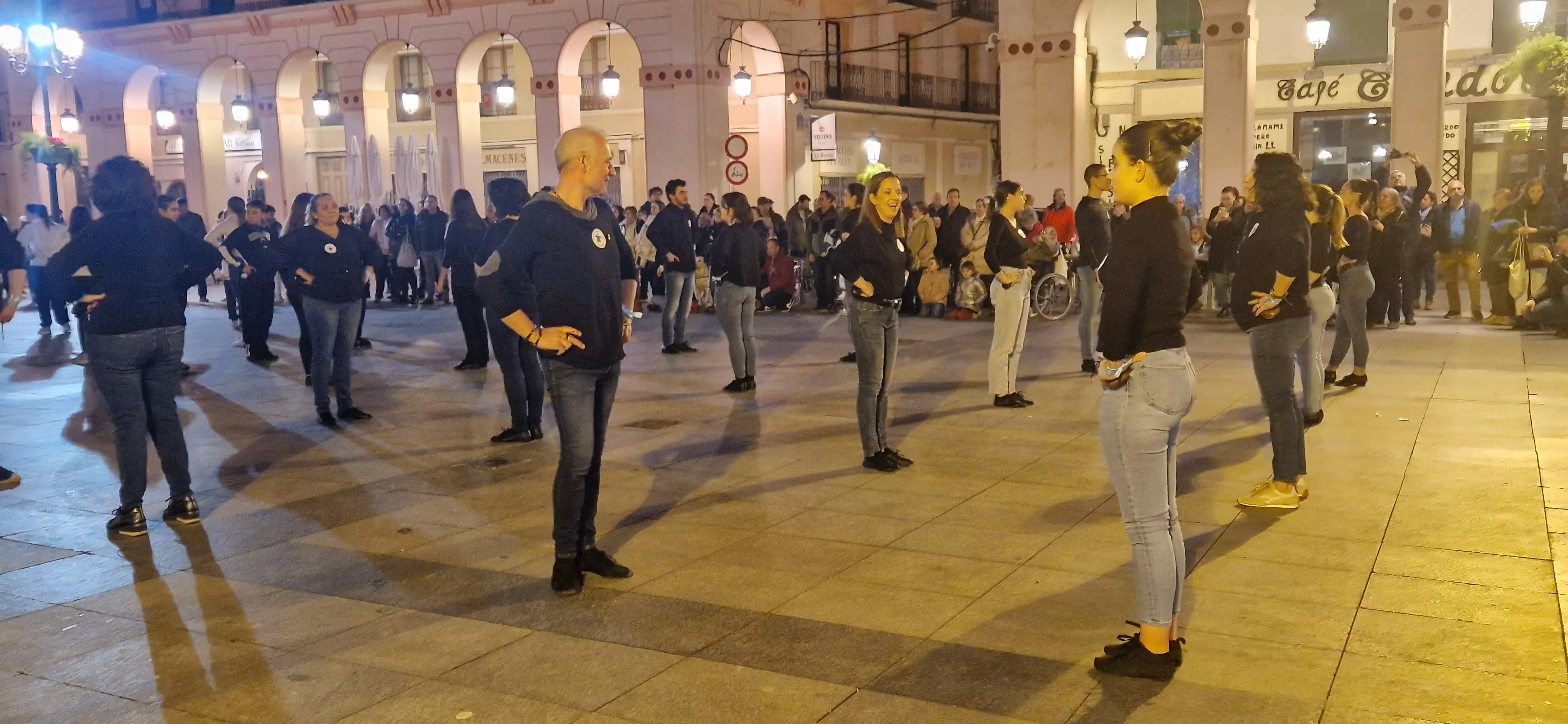Flashmob jotero de Aspanoa en Huesca por los niños y niñas con cáncer. Foto Myriam Martínez