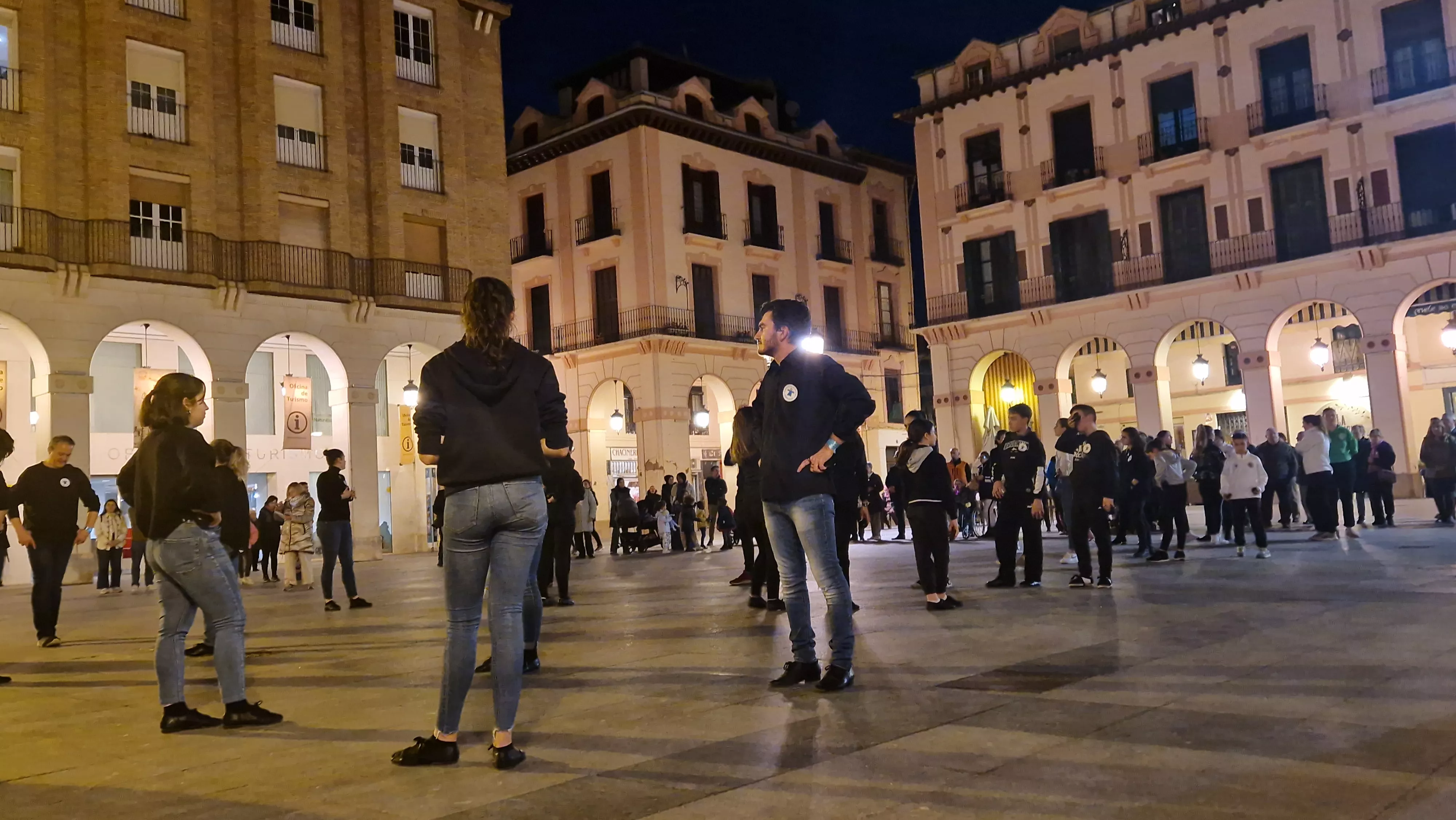 Flashmob jotero de Aspanoa en Huesca por los niños y niñas con cáncer. Foto Myriam Martínez