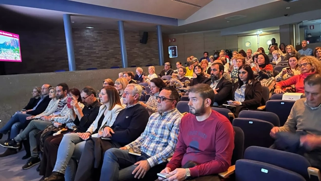 Asistentes a la presentación de los vídeos sobre el Camino Natural de la Hoya de Huesca. Asistentes a la presentación de los vídeos sobre el Camino Natural de la Hoya de Huesca.