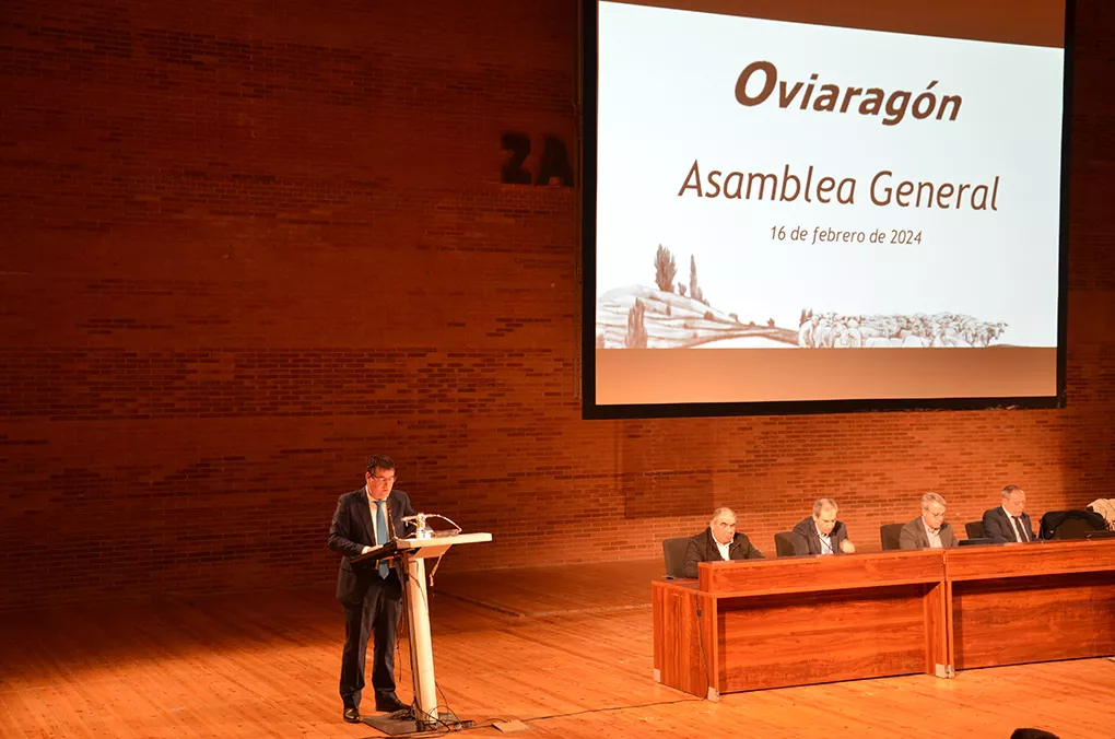 Fran Santolaria en la asamblea de Oviaragón-Pastores