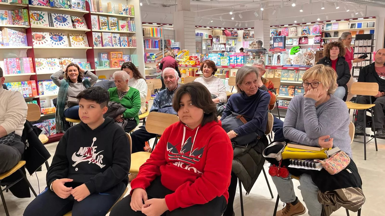 Presentación de la novela "Tierra de furtivos" de Óscar Beltrán de Otálora. Foto Mercedes Manterola