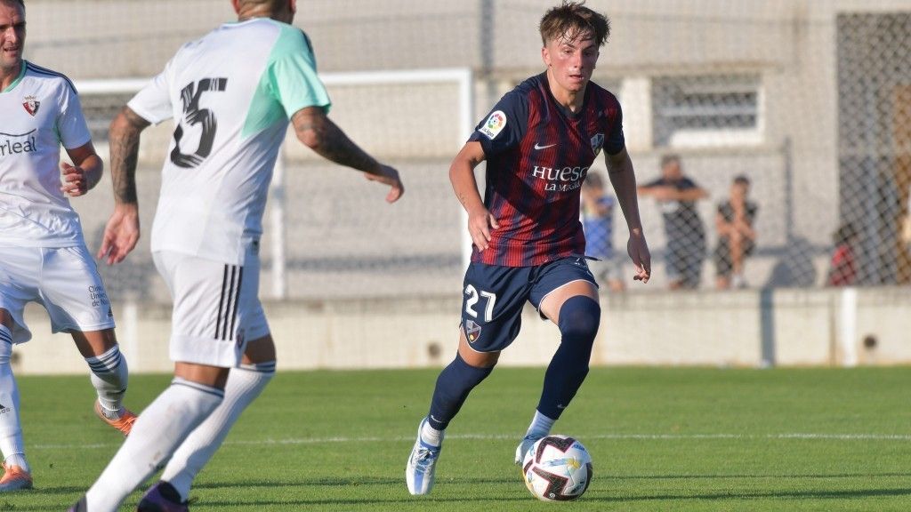 Manu Rico conduce un balón en el amistoso de pretemporada ante Osasuna. Estará en la "Tarde de Centrocampistas" Manu Rico conduce un balón en el amistoso de pretemporada ante Osasuna. Estará en la "Tarde de Centrocampistas"