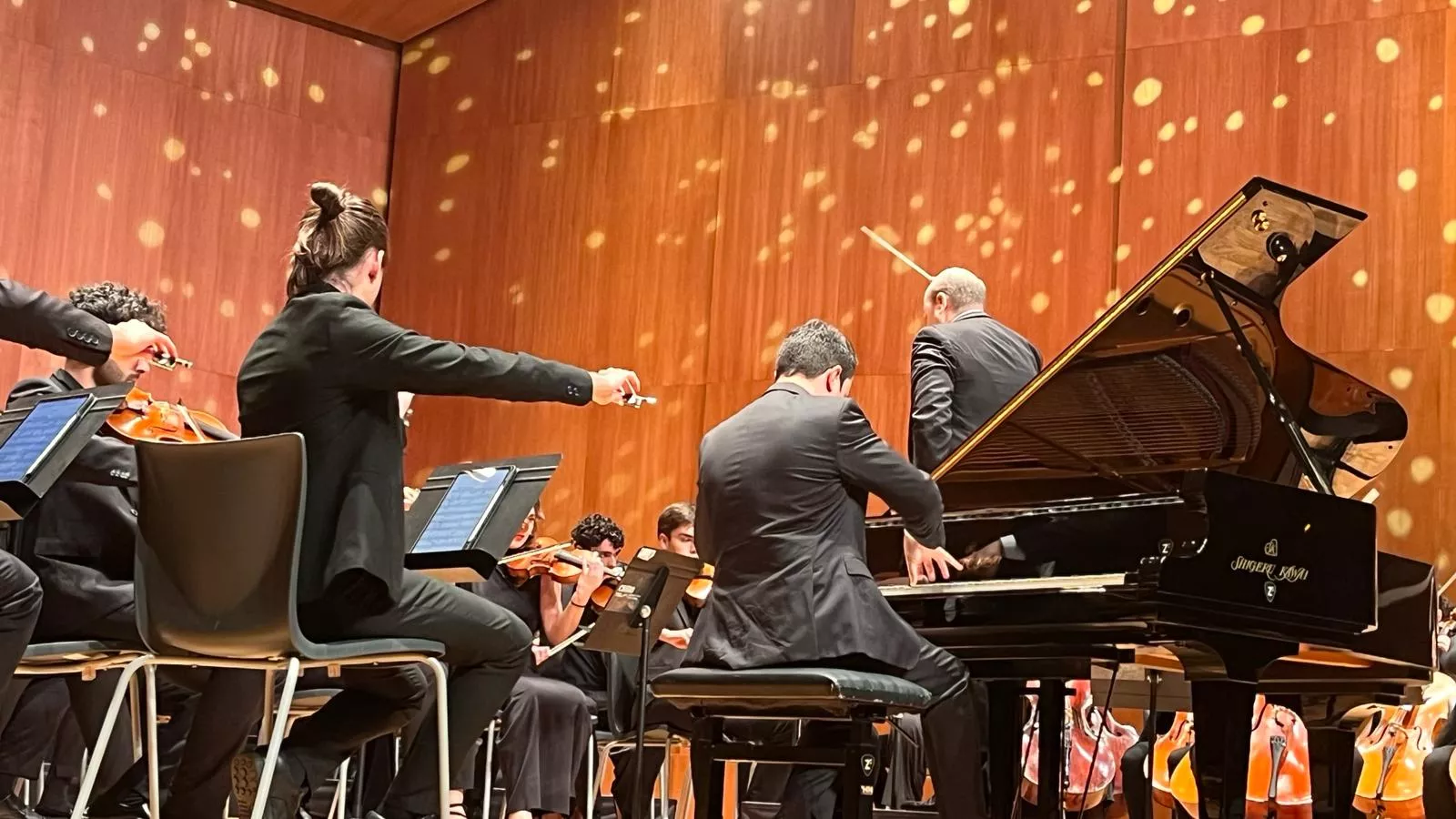 Actuación de Alberto Menjón en el Palacio de Congresos de Huesca. Foto Mercedes Manterola