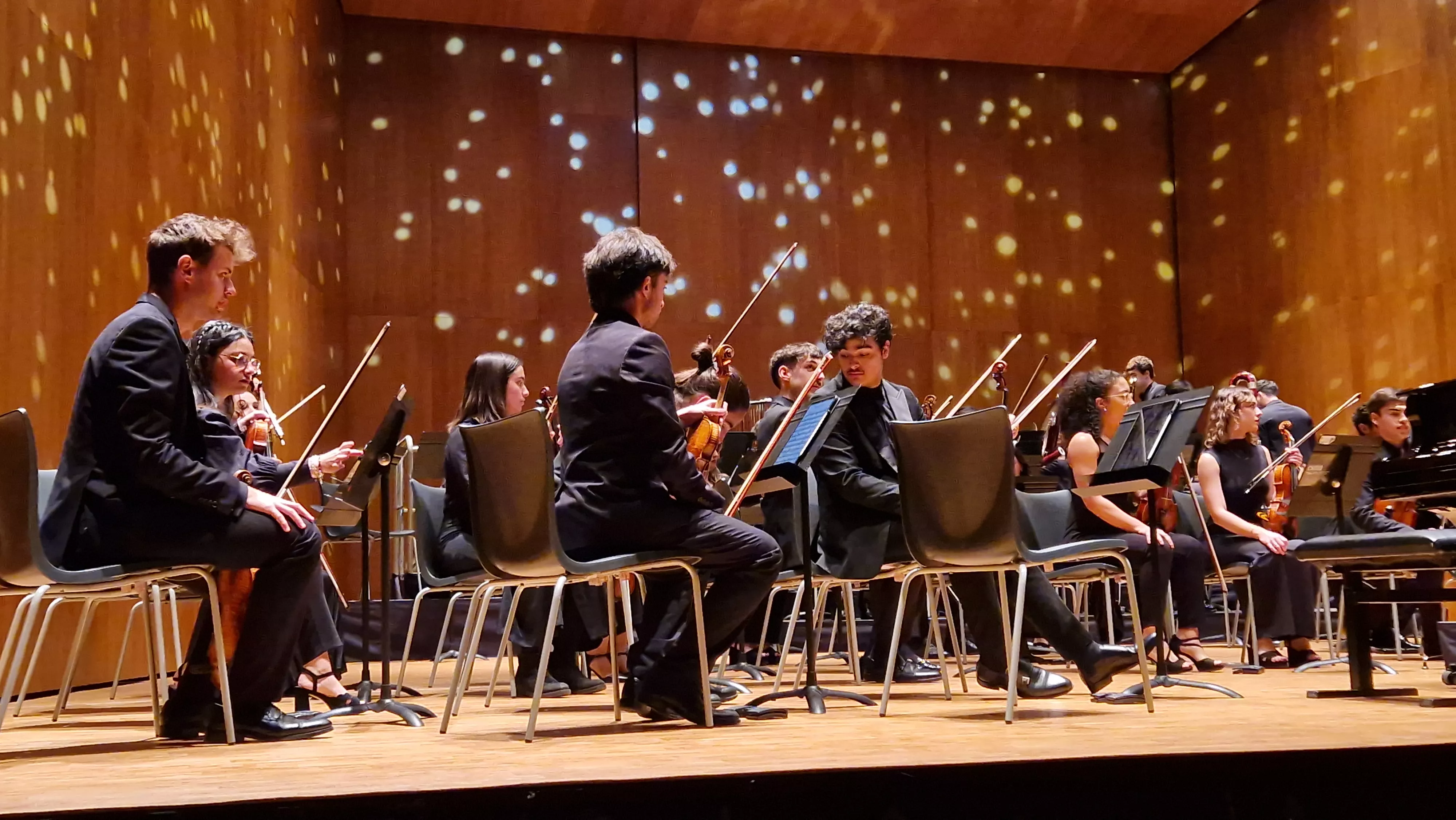 Concierto de Alberto Menjón y la Orquesta Sinfónica del Conservatorio Superior de Música de Aragón en Huesca. Foto Myriam Martínez