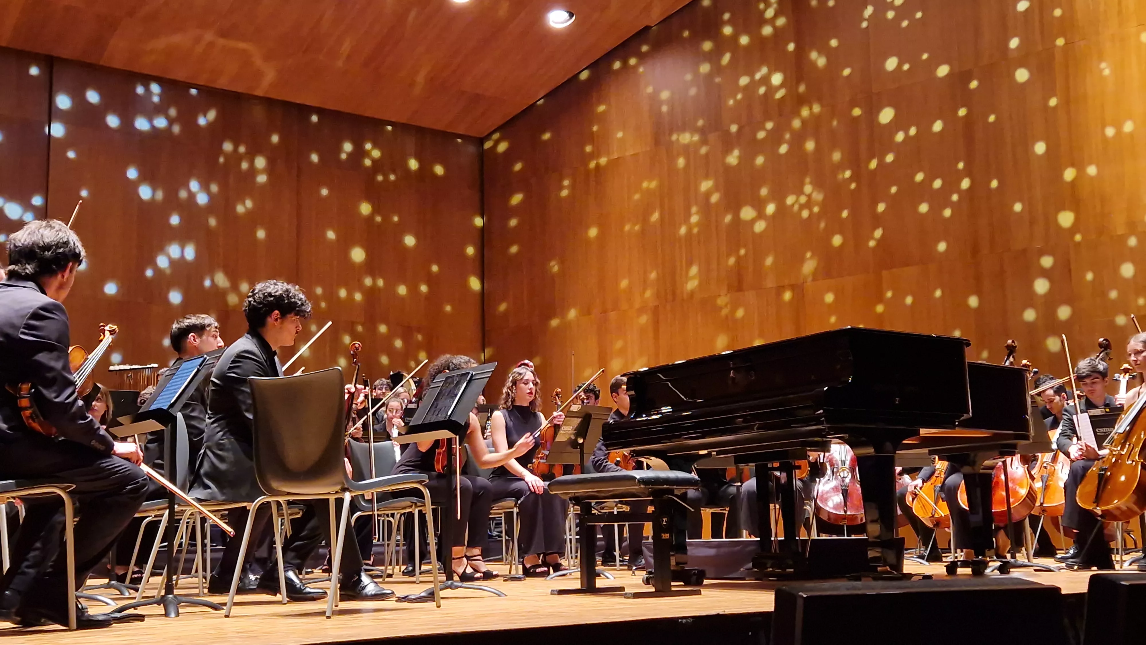 Concierto de Alberto Menjón y la Orquesta Sinfónica del Conservatorio Superior de Música de Aragón en Huesca. Foto Myriam Martínez