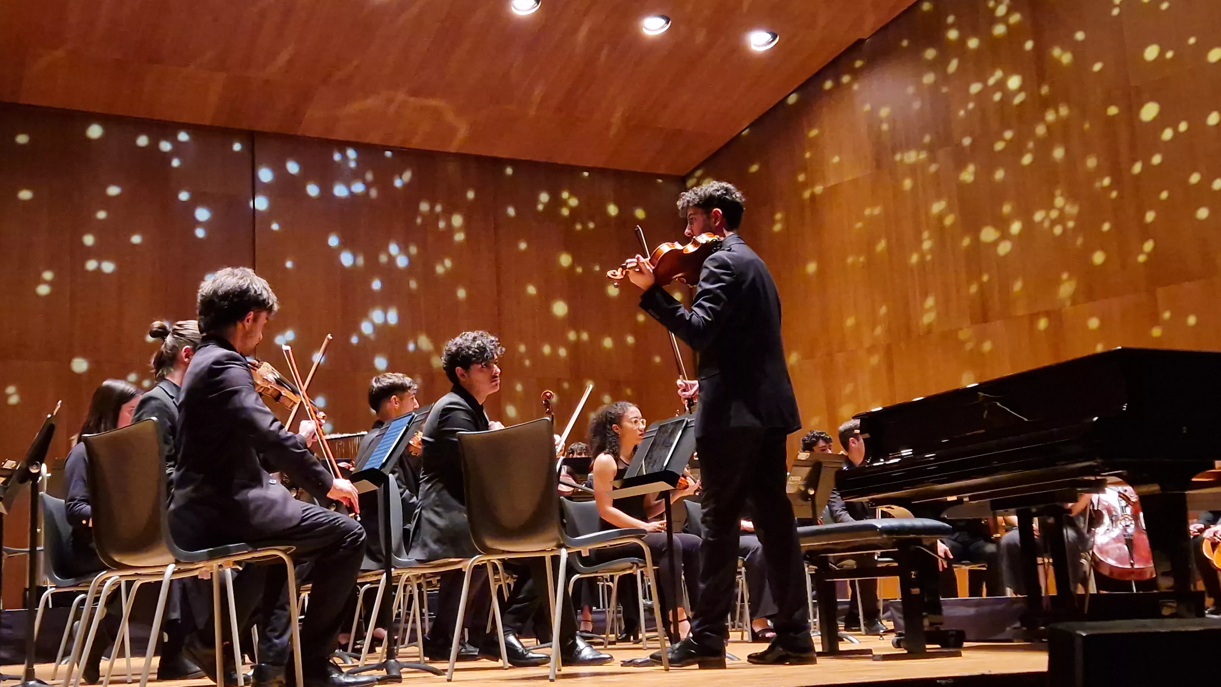 Concierto de Alberto Menjón y la Orquesta Sinfónica del Conservatorio Superior de Música de Aragón en Huesca. Foto Myriam Martínez