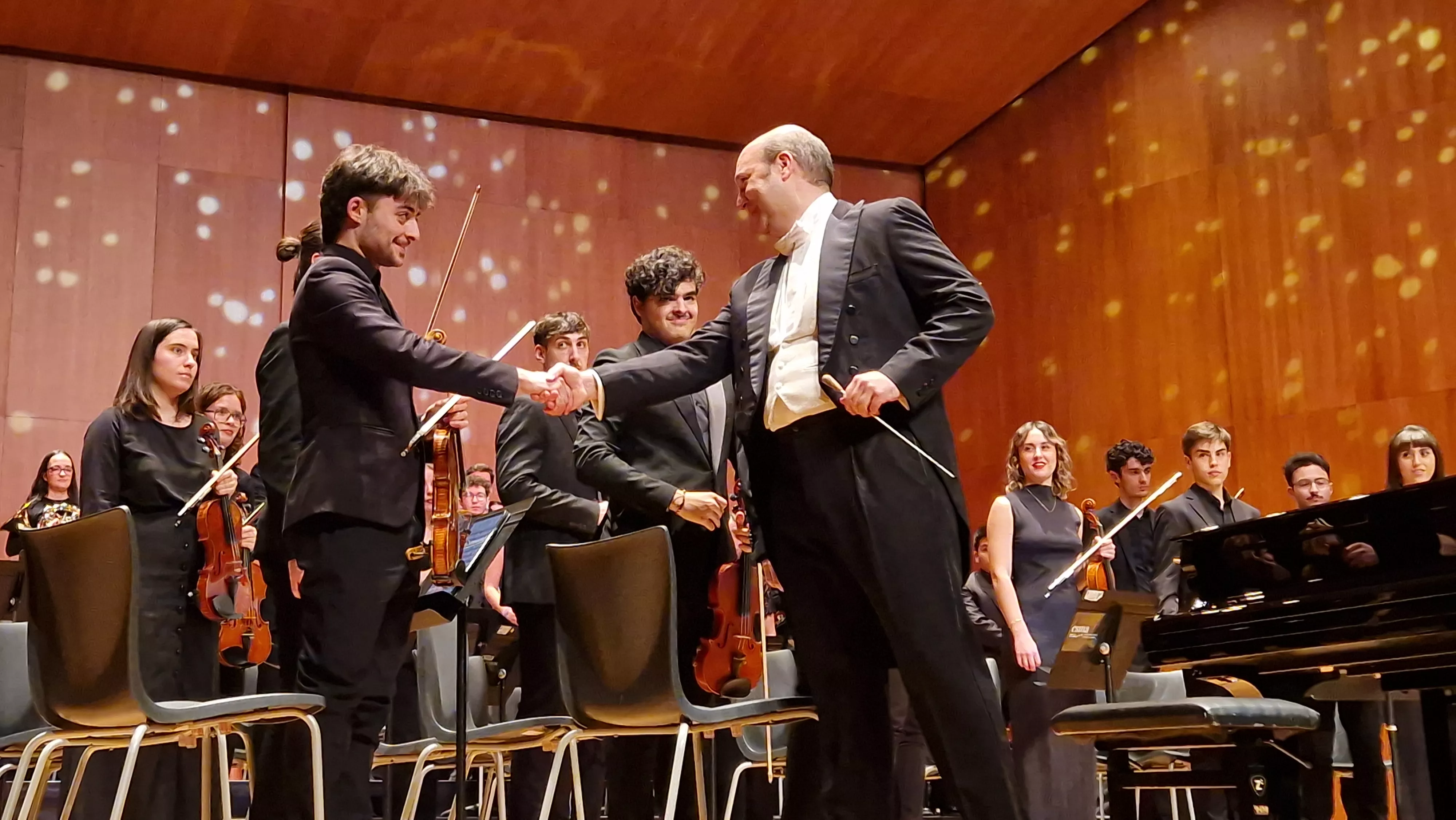 Concierto de Alberto Menjón y la Orquesta Sinfónica del Conservatorio Superior de Música de Aragón en Huesca. Foto Myriam Martínez