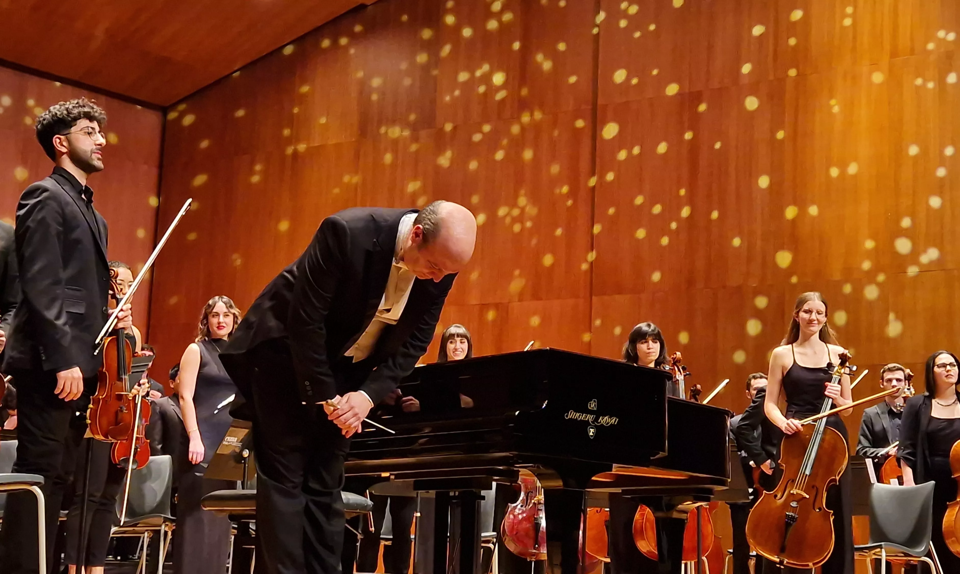 Borja Quintas, saludando al público oscense. Foto Myriam Martínez