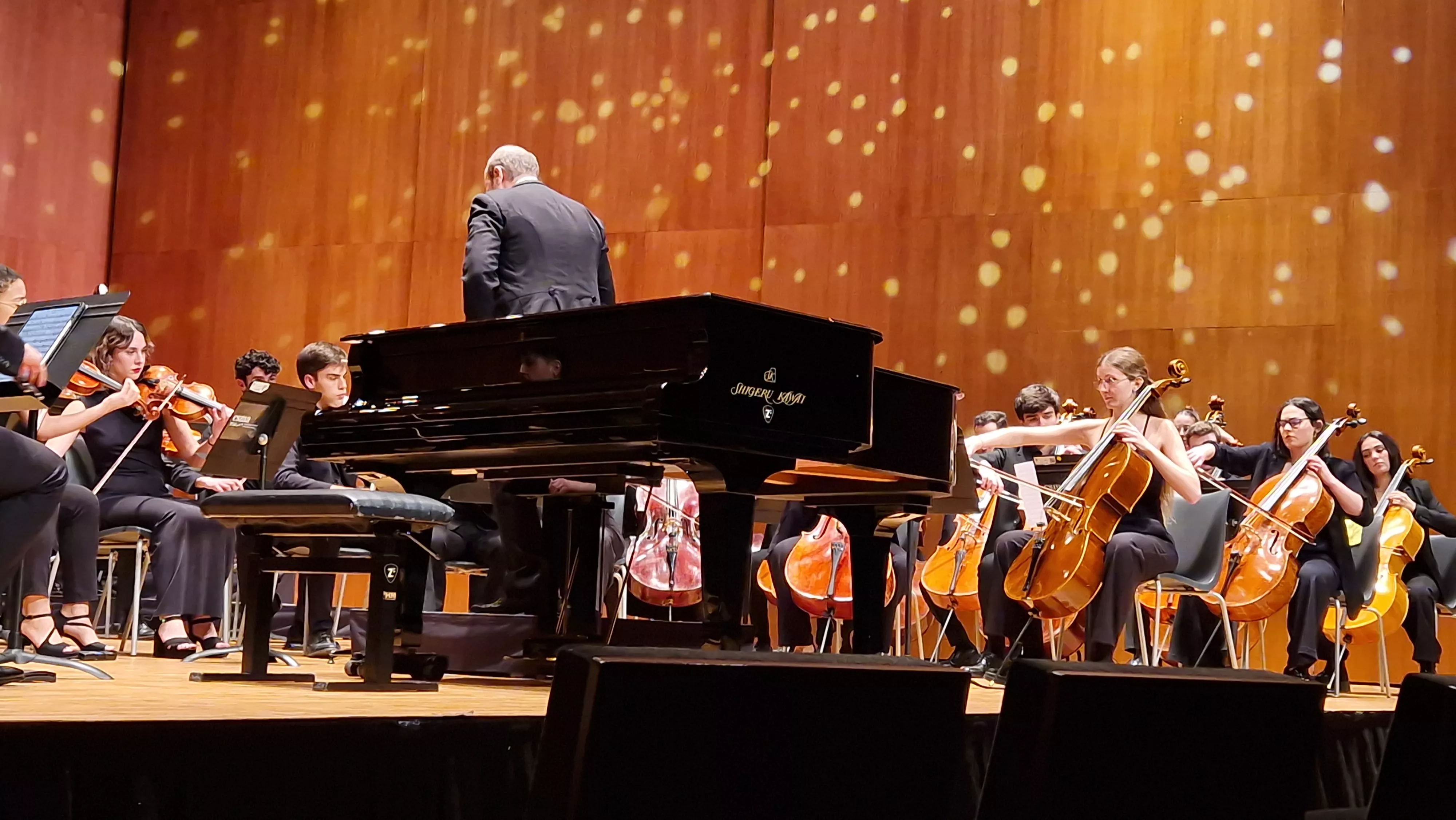 Concierto de Alberto Menjón y la Orquesta Sinfónica del Conservatorio Superior de Música de Aragón en Huesca. Foto Myriam Martínez