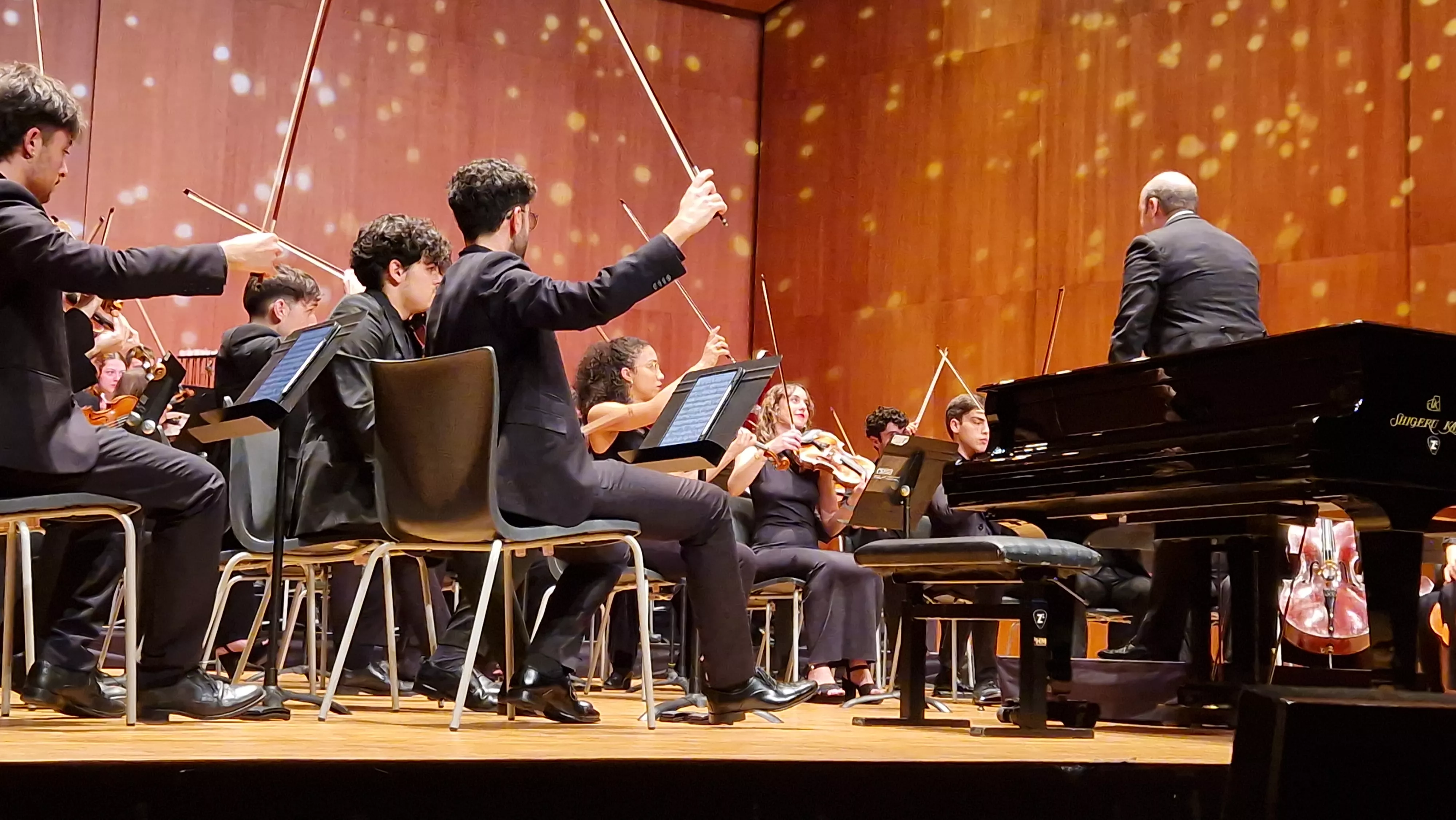 Concierto de Alberto Menjón y la Orquesta Sinfónica del Conservatorio Superior de Música de Aragón en Huesca. Foto Myriam Martínez