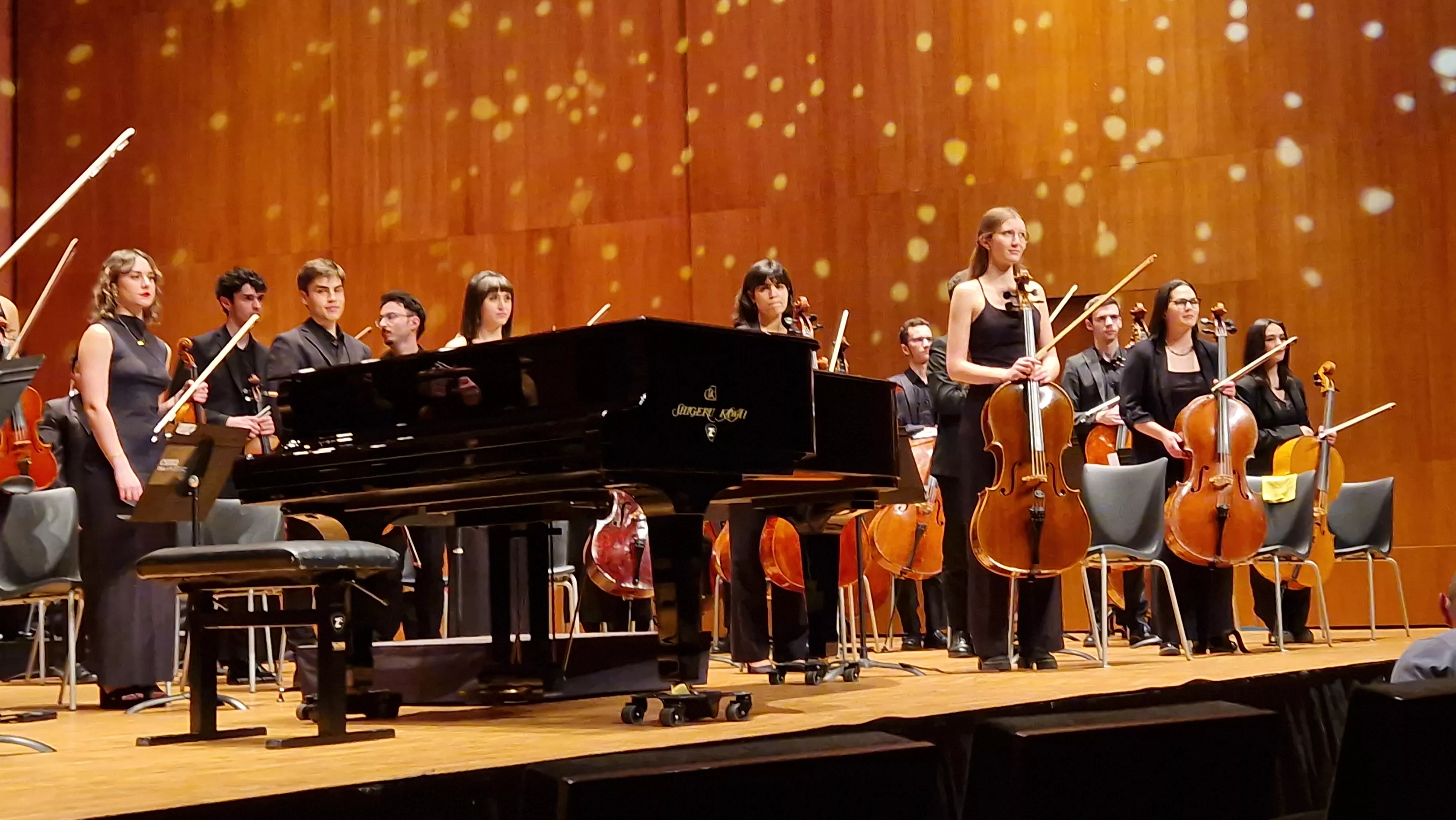Concierto de Alberto Menjón y la Orquesta Sinfónica del Conservatorio Superior de Música de Aragón en Huesca. Foto Myriam Martínez