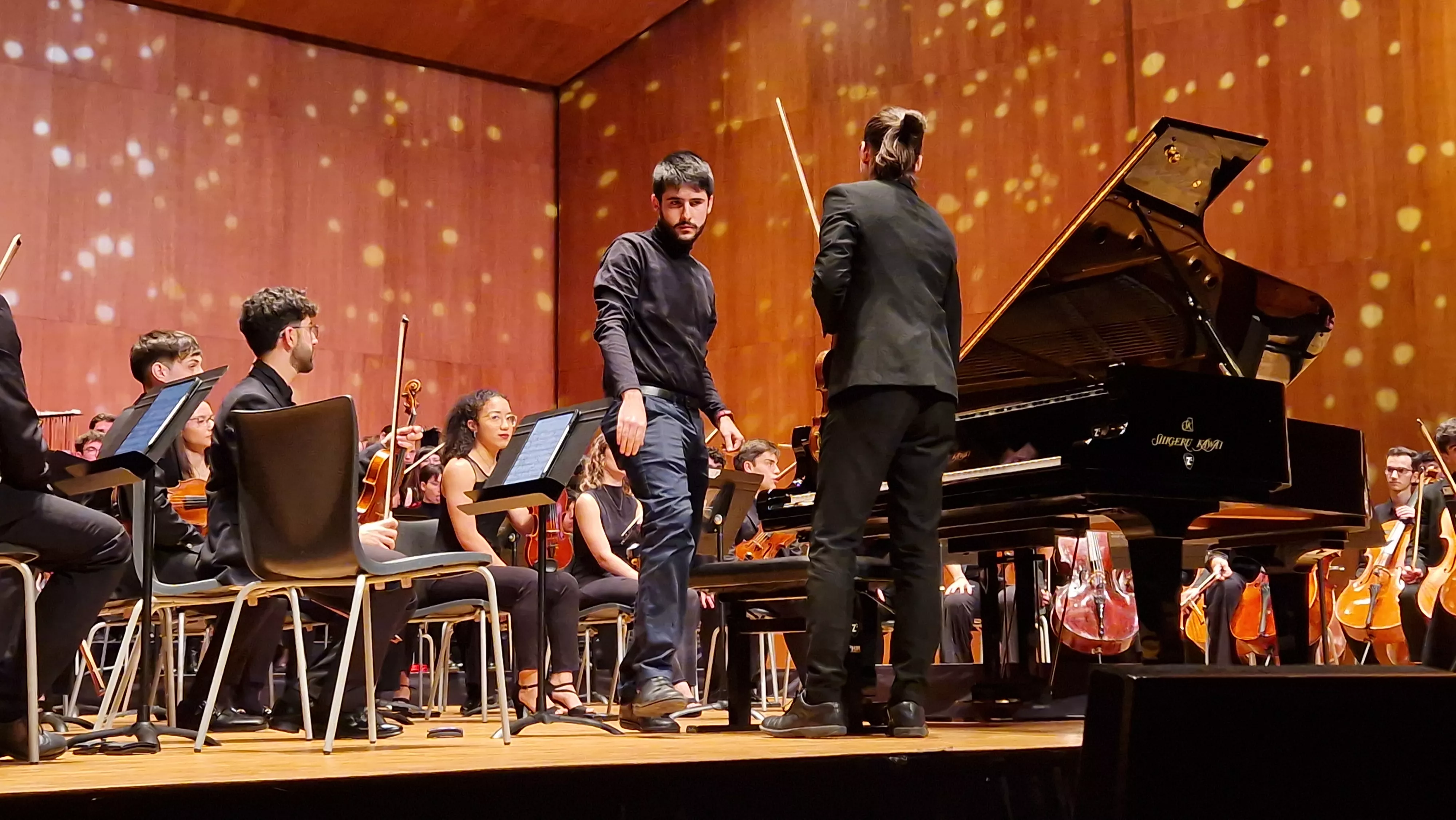 Concierto de Alberto Menjón y la Orquesta Sinfónica del Conservatorio Superior de Música de Aragón en Huesca. Foto Myriam Martínez