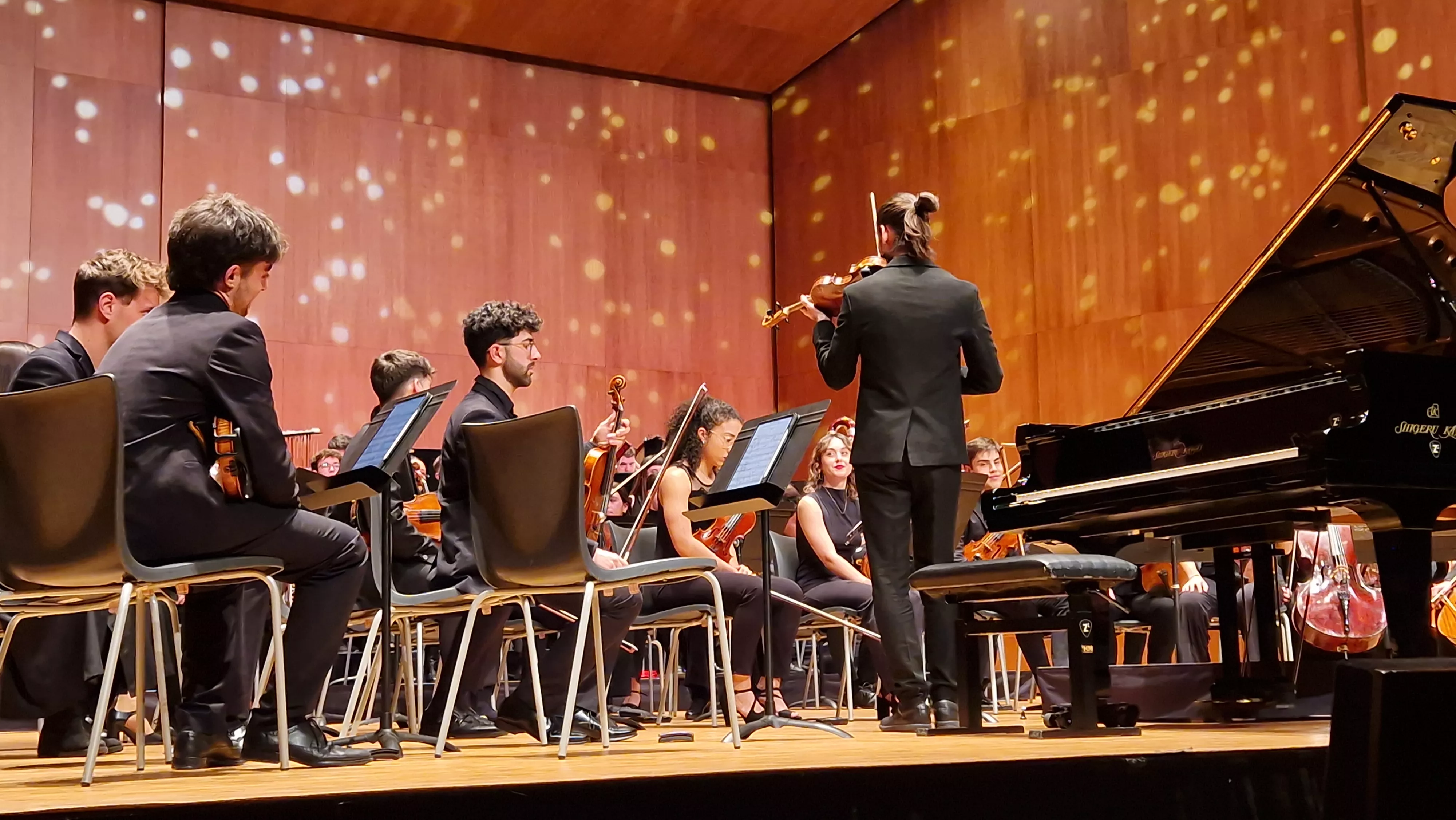 Concierto de Alberto Menjón y la Orquesta Sinfónica del Conservatorio Superior de Música de Aragón en Huesca. Foto Myriam Martínez
