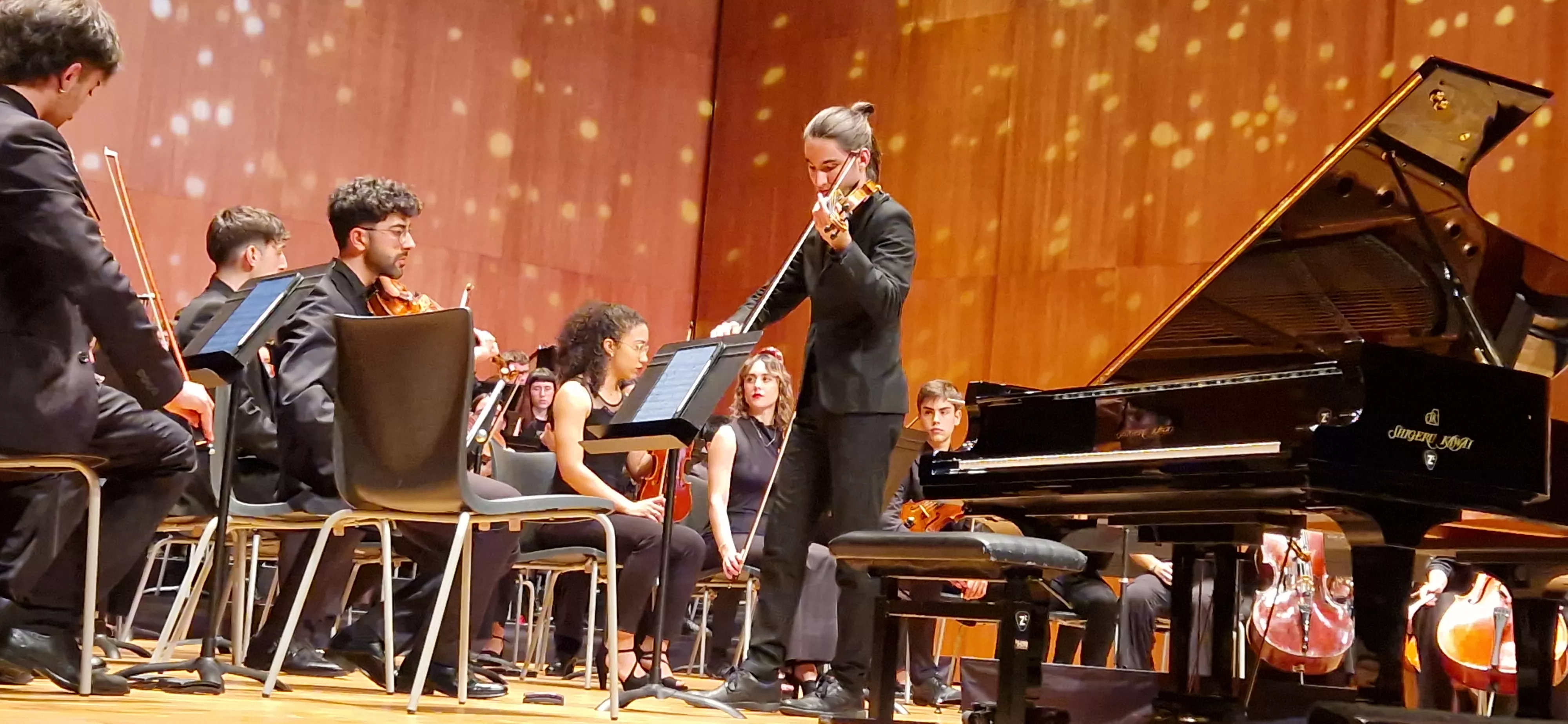 Concierto de Alberto Menjón y la Orquesta Sinfónica del Conservatorio Superior de Música de Aragón en Huesca. Foto Myriam Martínez