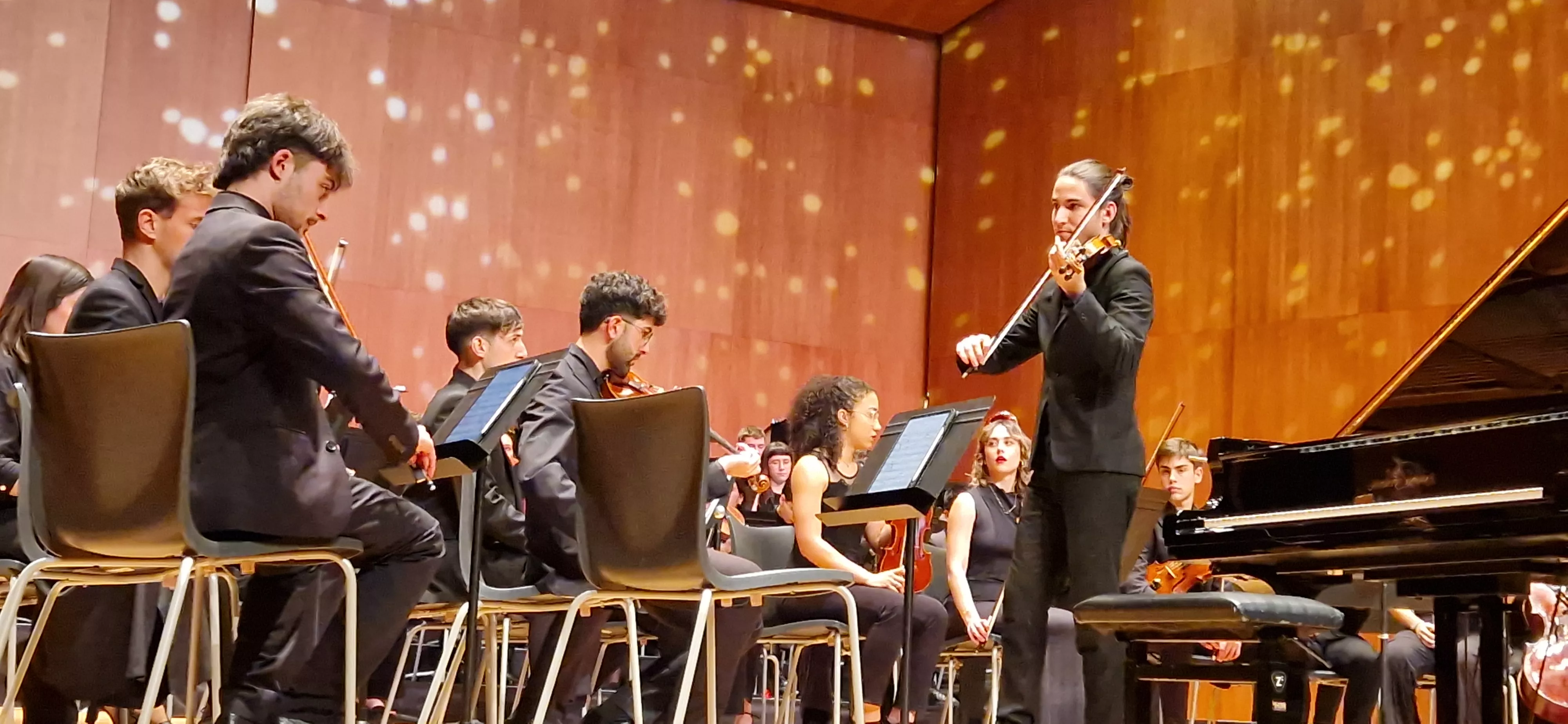 Concierto de Alberto Menjón y la Orquesta Sinfónica del Conservatorio Superior de Música de Aragón en Huesca. Foto Myriam Martínez