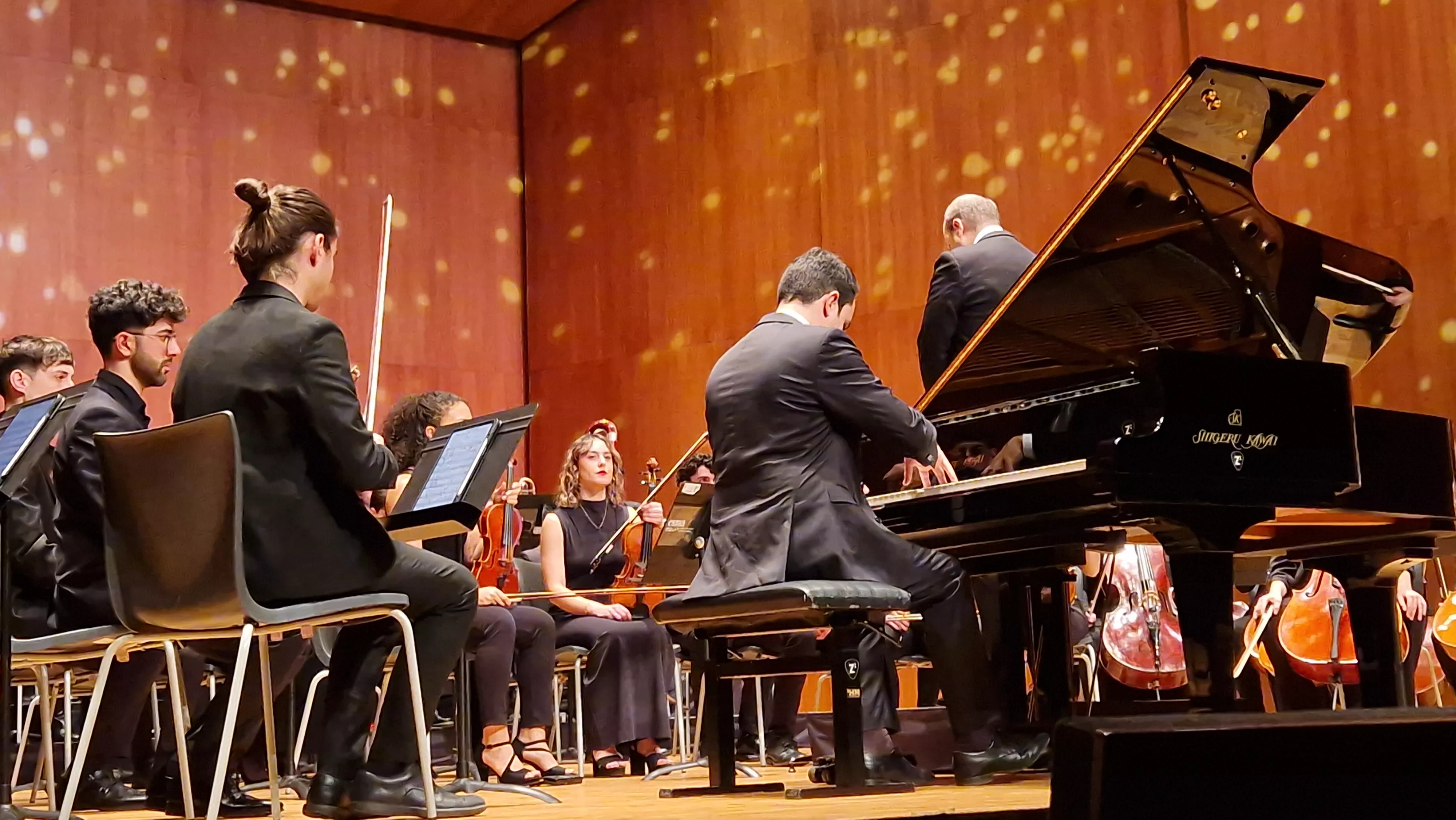 Concierto de Alberto Menjón y la Orquesta Sinfónica del Conservatorio Superior de Música de Aragón en Huesca. Foto Myriam Martínez