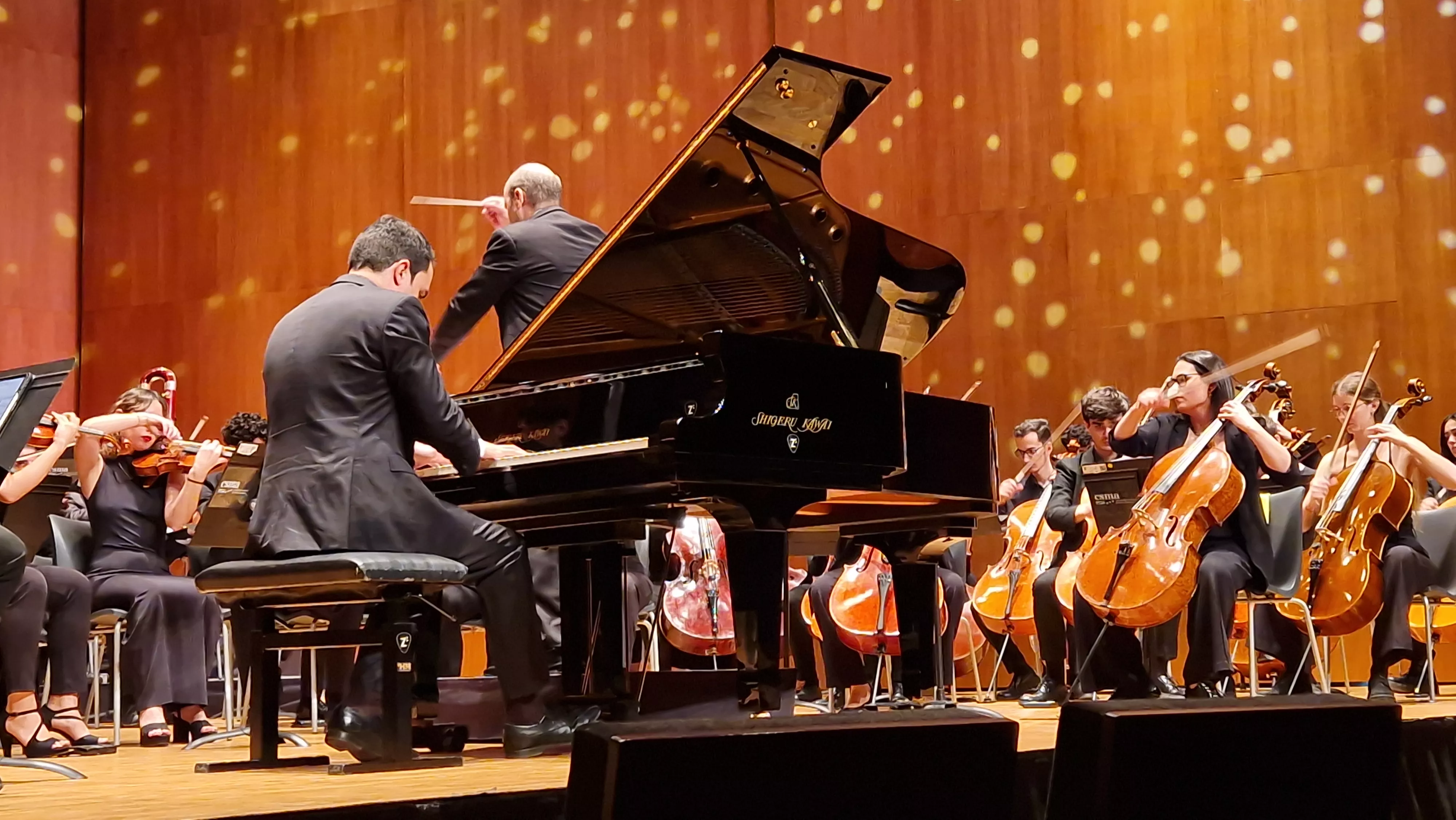 Concierto de Alberto Menjón y la Orquesta Sinfónica del Conservatorio Superior de Música de Aragón en Huesca. Foto Myriam Martínez