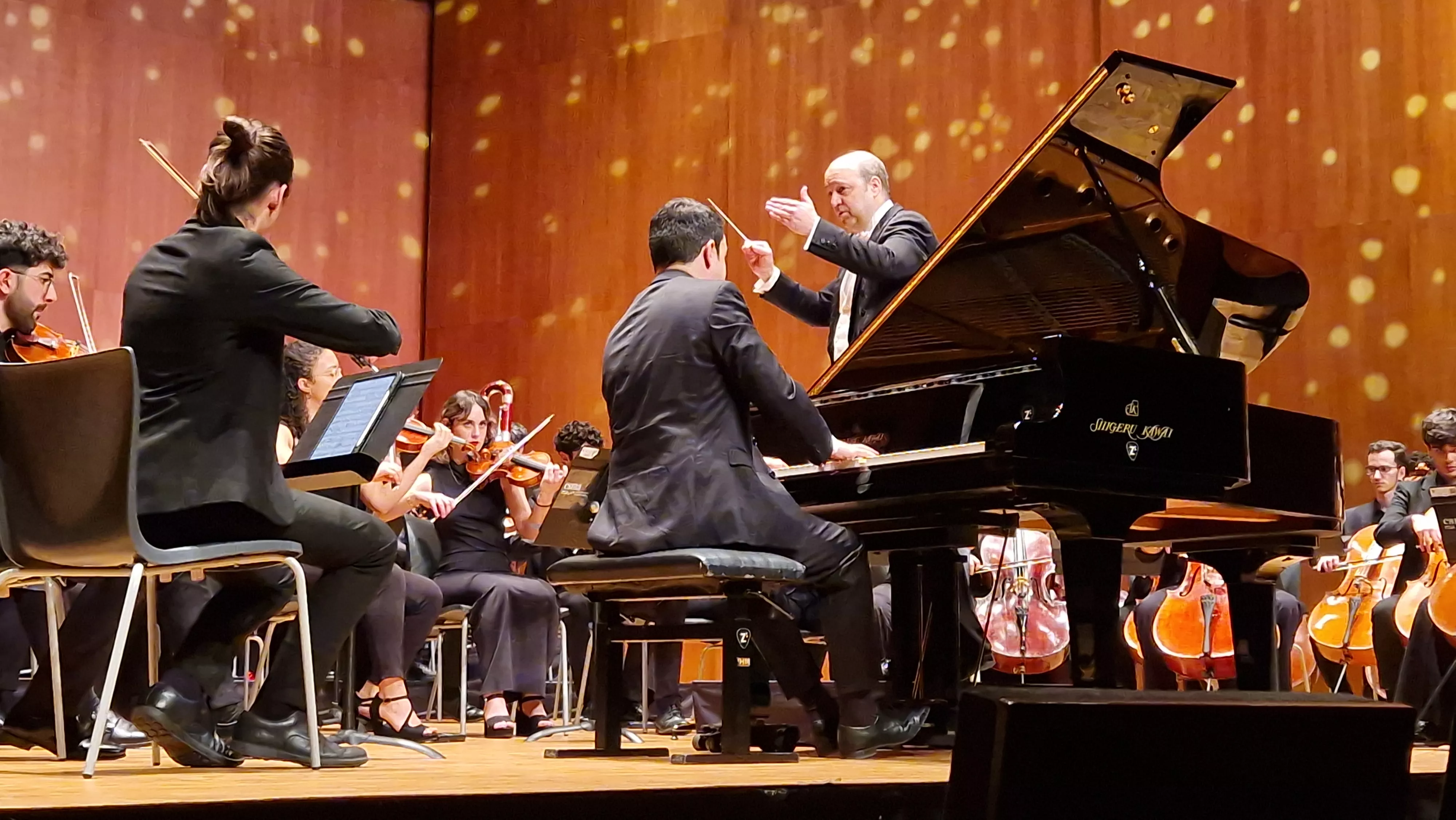 Concierto de Alberto Menjón y la Orquesta Sinfónica del Conservatorio Superior de Música de Aragón en Huesca. Foto Myriam Martínez