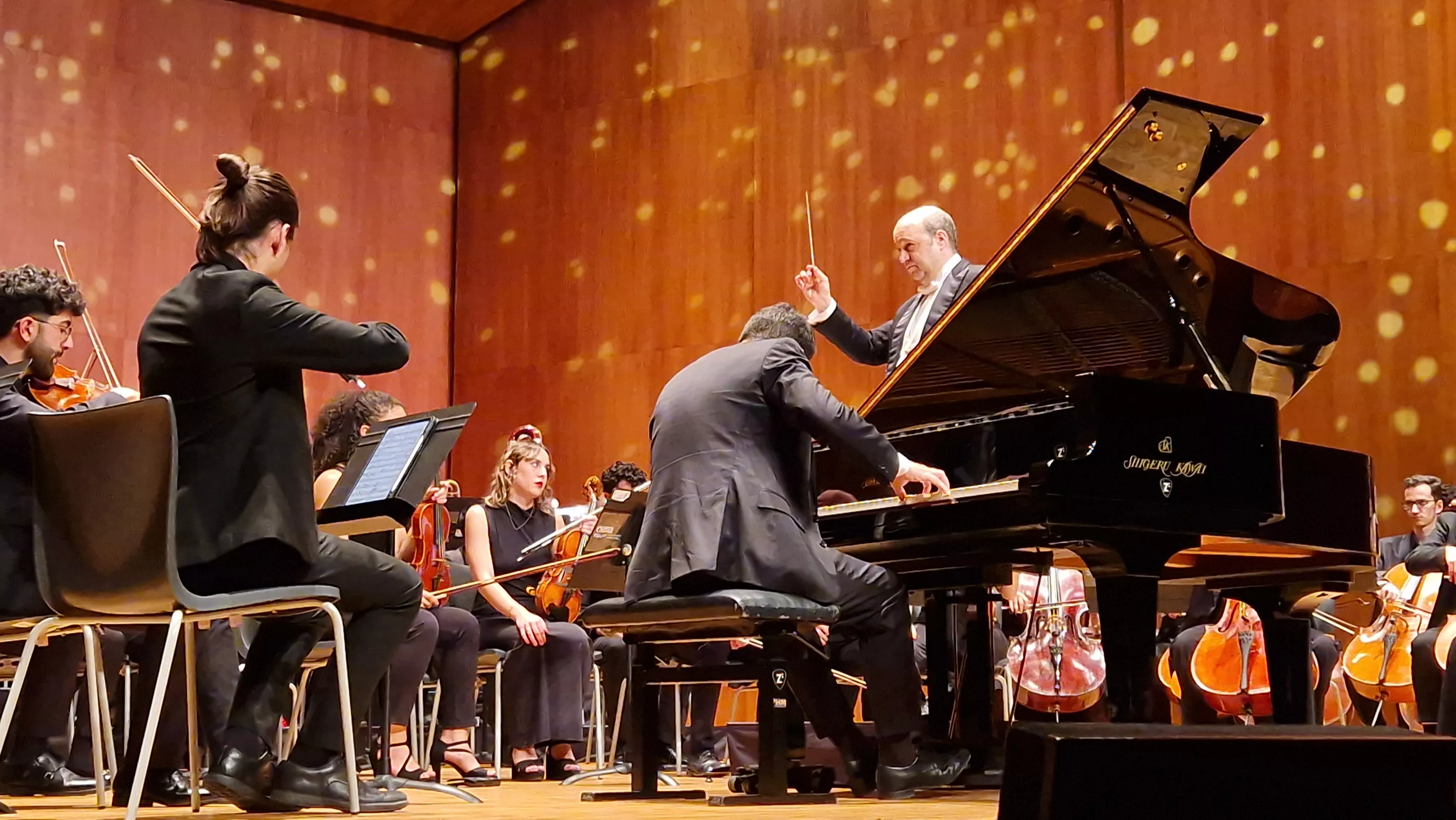 Concierto de Alberto Menjón y la Orquesta Sinfónica del Conservatorio Superior de Música de Aragón en Huesca. Foto Myriam Martínez