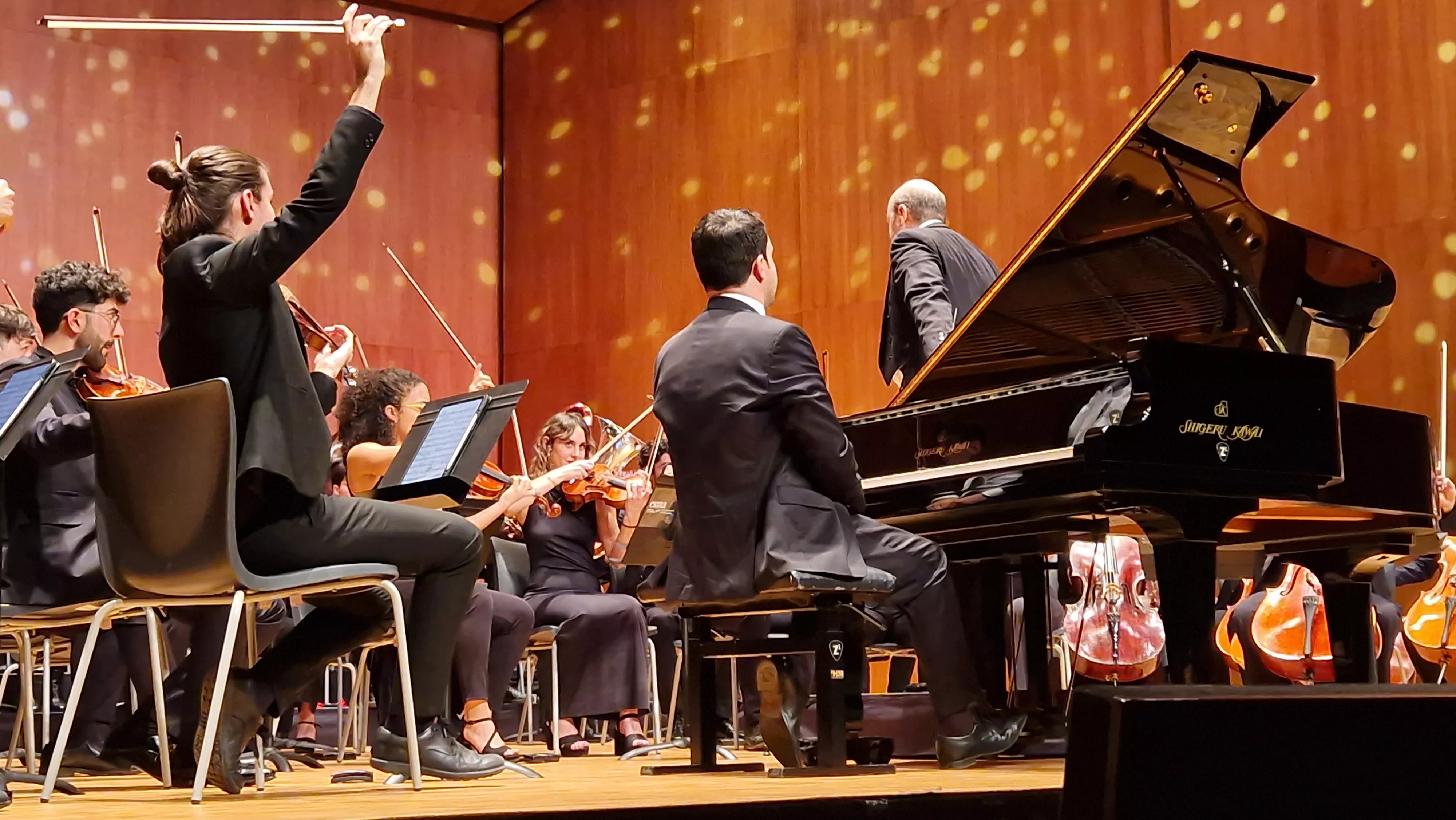 Concierto de Alberto Menjón y la Orquesta Sinfónica del Conservatorio Superior de Música de Aragón en Huesca. Foto Myriam Martínez