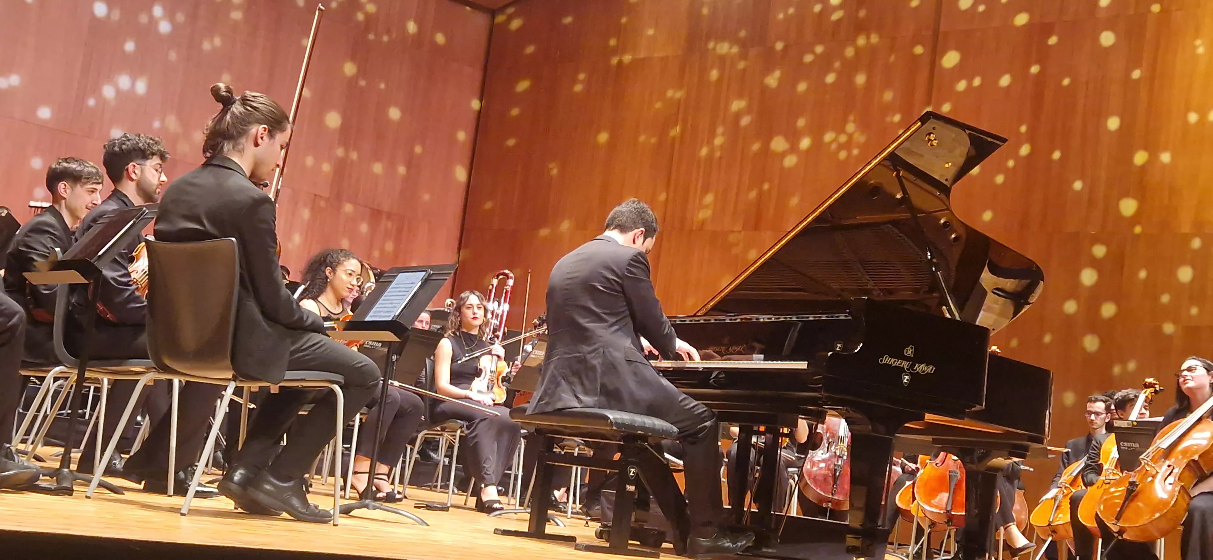 Concierto de Alberto Menjón y la Orquesta Sinfónica del Conservatorio Superior de Música de Aragón en Huesca. Foto Myriam Martínez