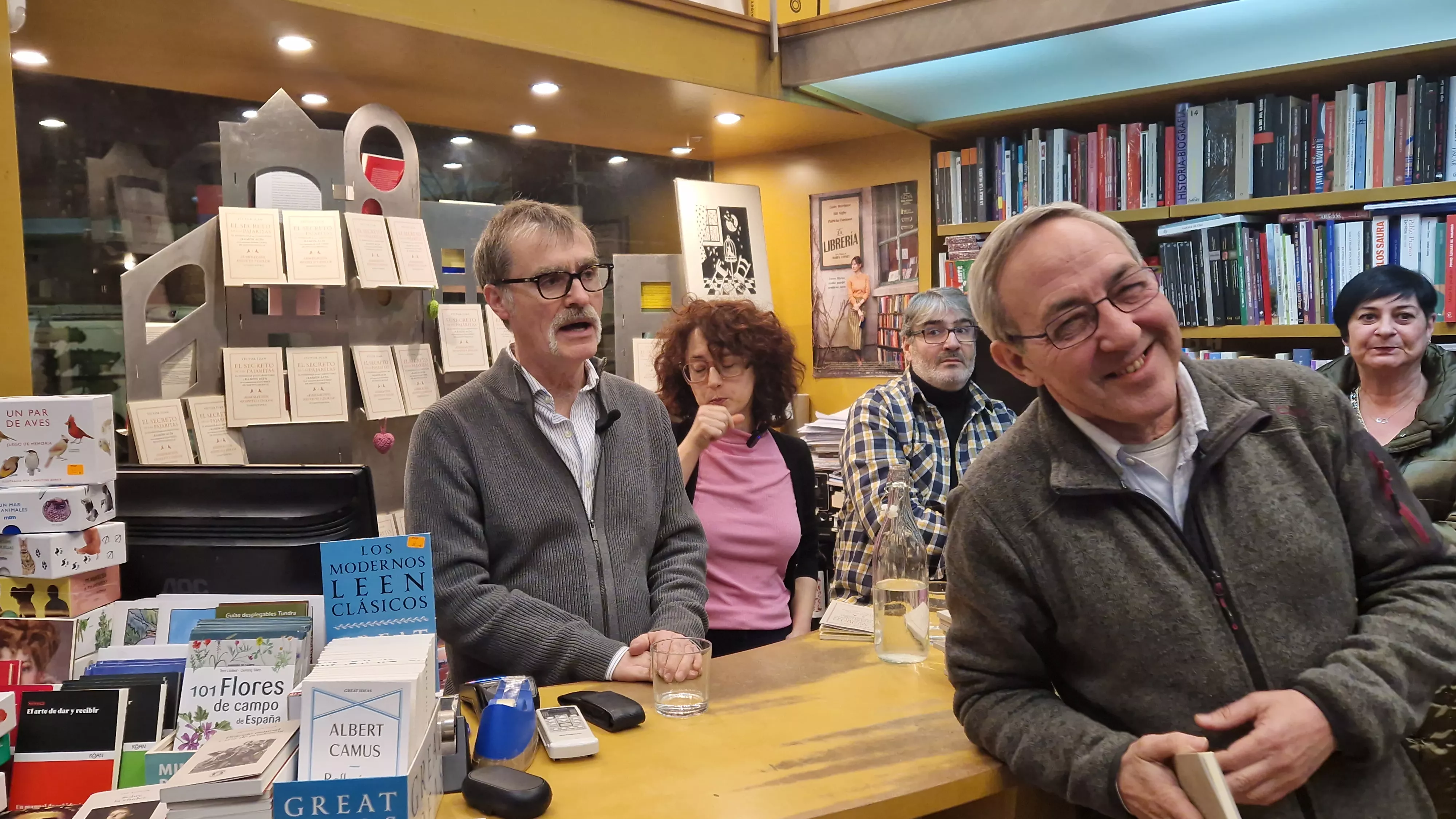 Victor Juan presentando El secreto de las pajaritas en la Anónima. Foto Myriam Martínez