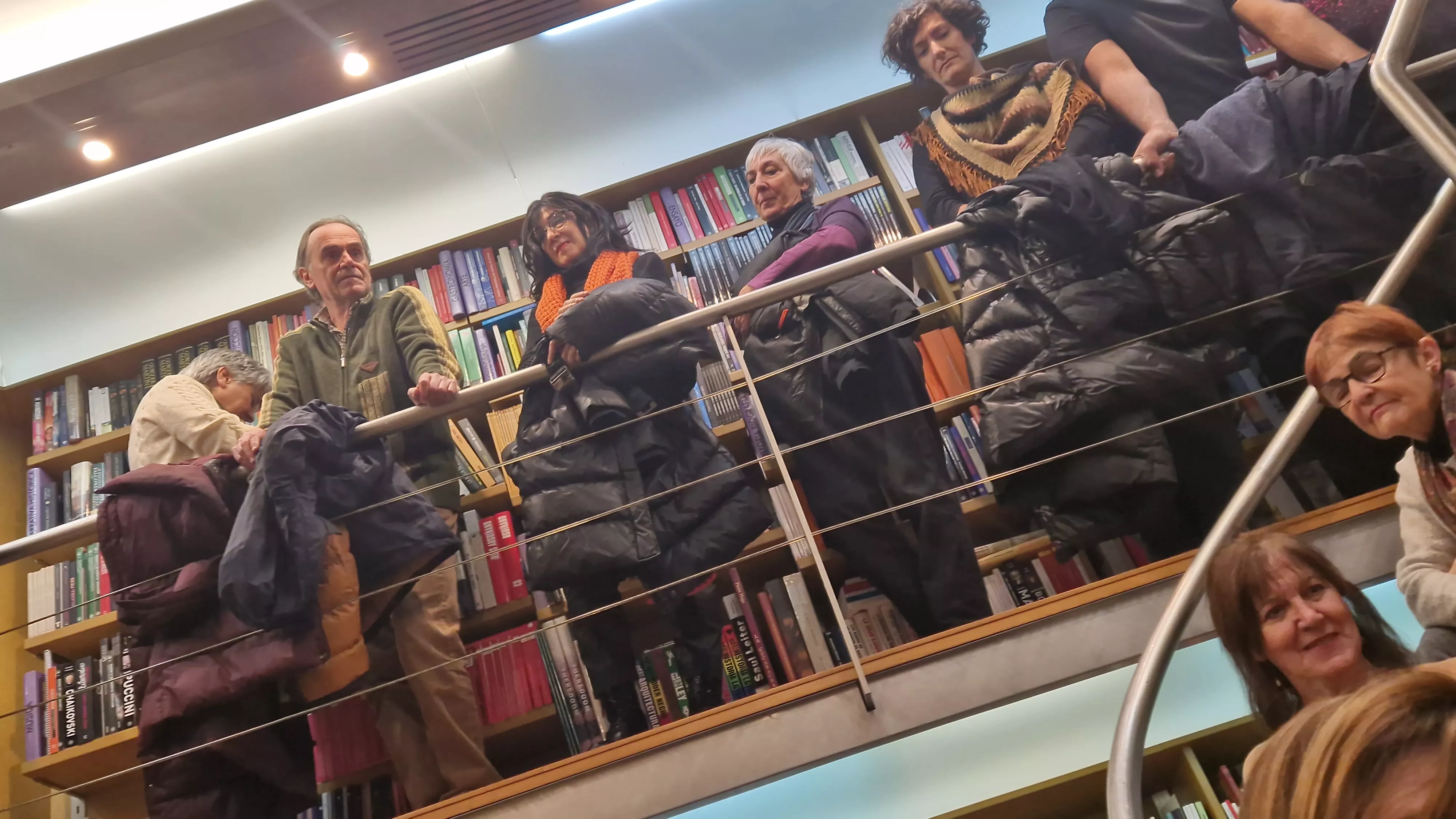 Victor Juan presentando El secreto de las pajaritas en la Anónima. Foto Myriam Martínez