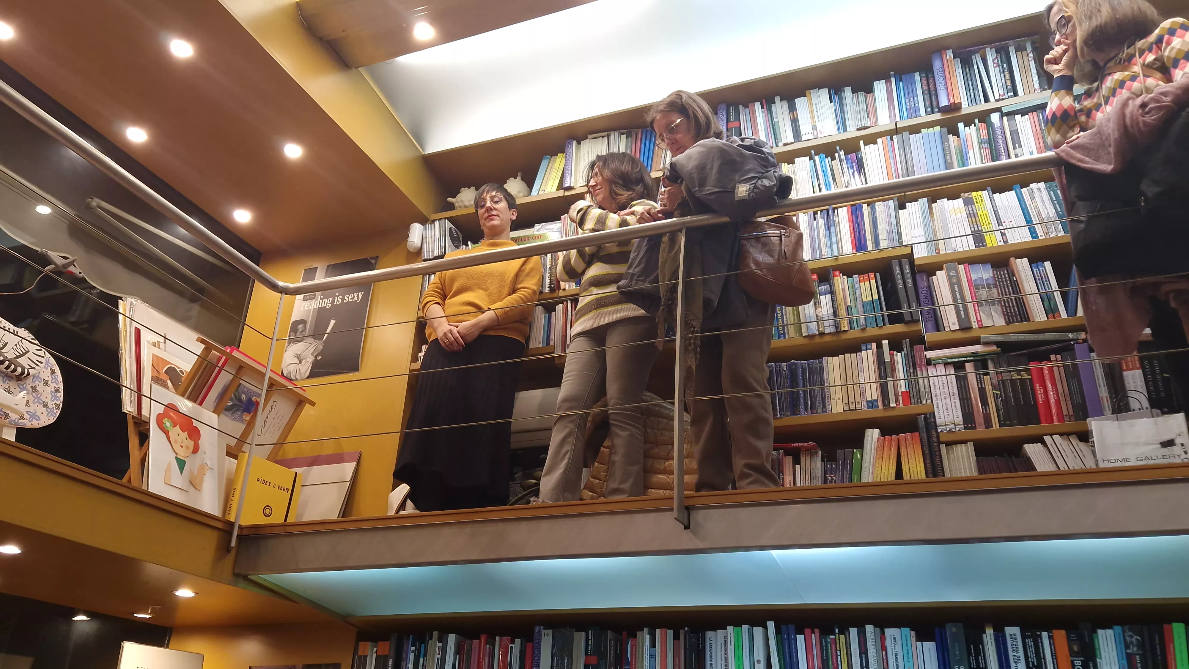 Victor Juan presentando El secreto de las pajaritas en la Anónima. Foto Myriam Martínez