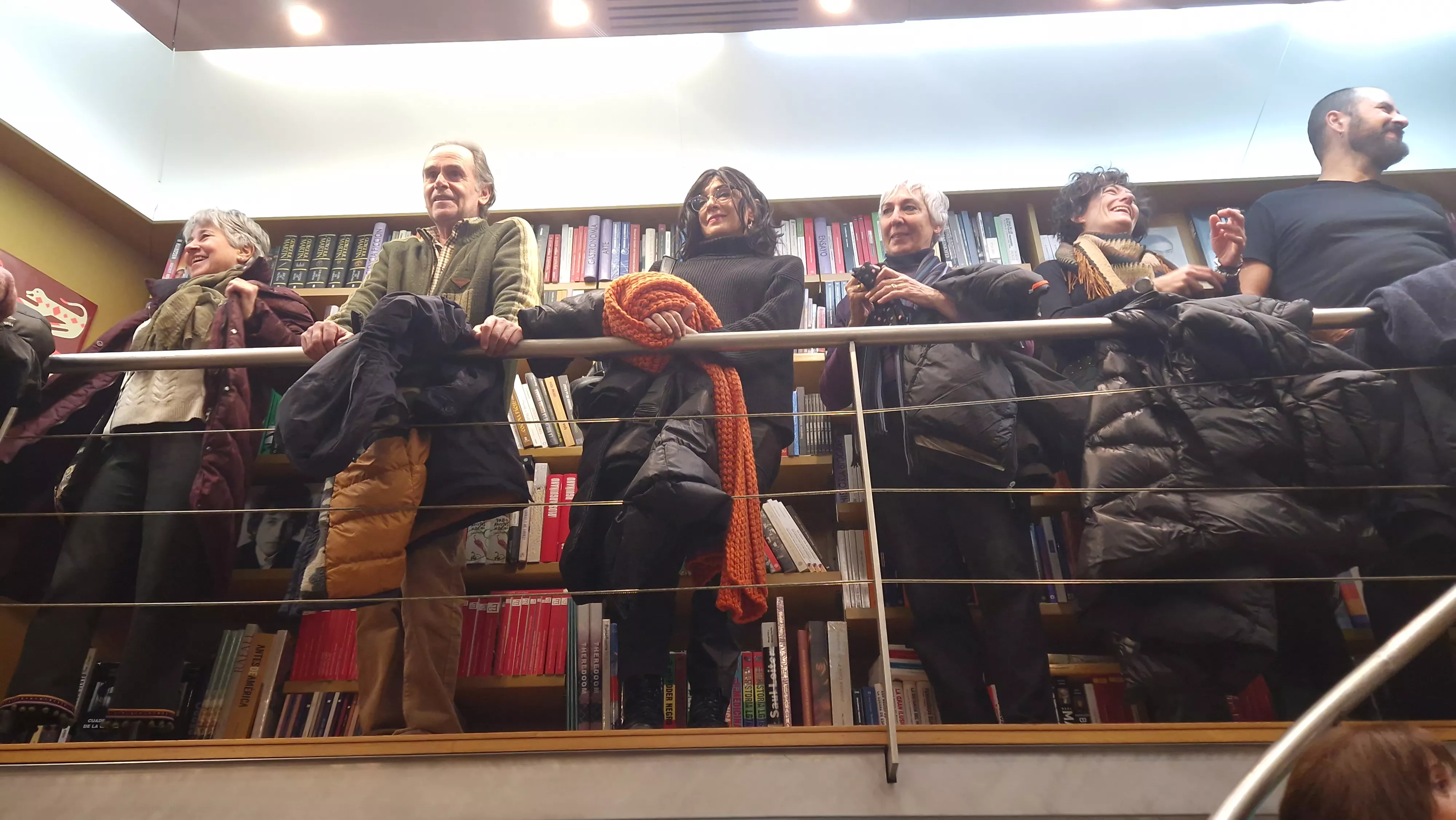 Victor Juan presentando El secreto de las pajaritas en la Anónima. Foto Myriam Martínez