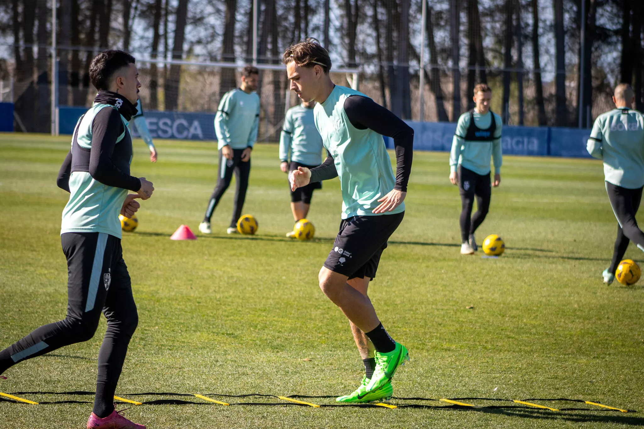 Un momento del entrenamiento del Huesca. Estas son las alineaciones del SD Huesca-SD Amorebieta