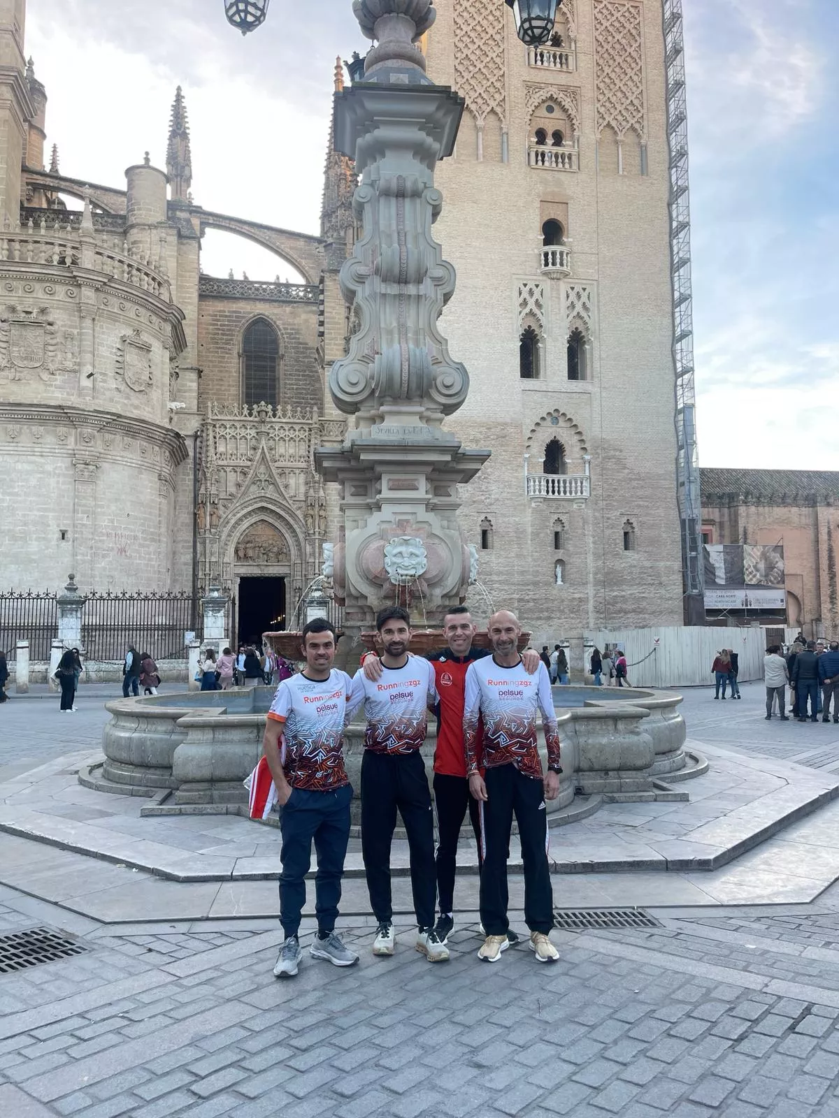 Maratón de Sevilla. El equipo del Running Zaragoza.