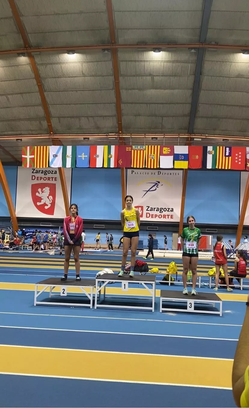 Eva Tierz, bronce en triple
