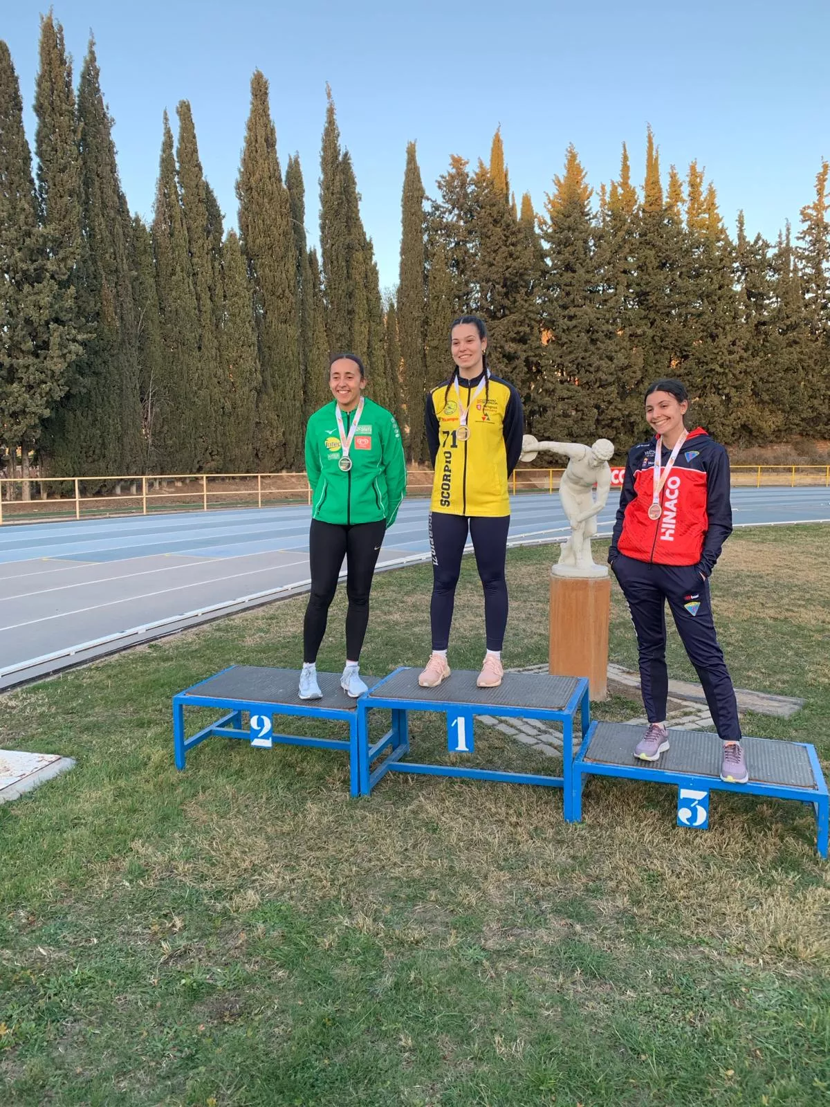 Podio jabalina sub 23, Cristina Ramos y Sara Arnal, plata y bronce