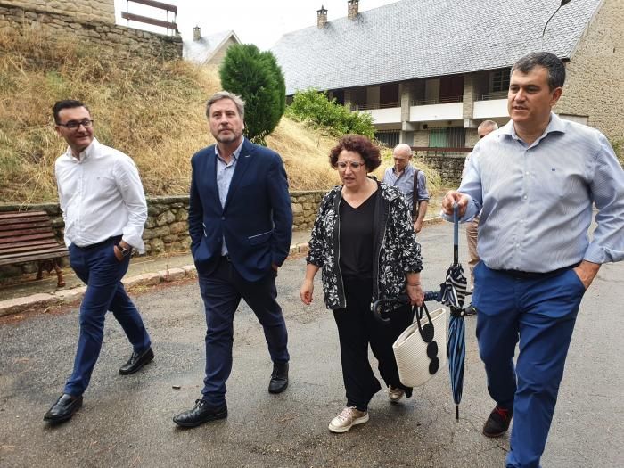 Soro visita las viviendas que se van a rehabilitar en Graus para alquiler asequible