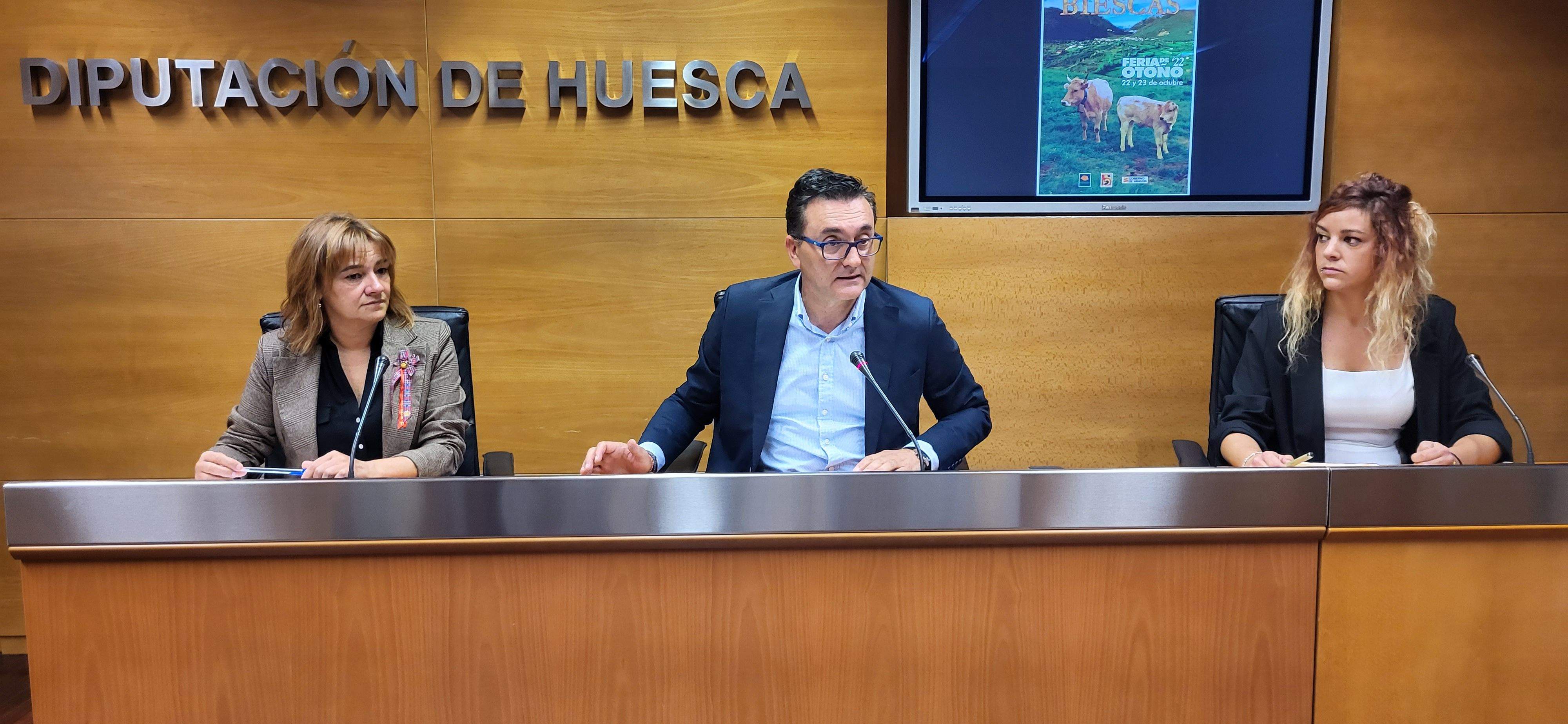 Nuria Pargada, Roque Vicente y Marta Luis en la presentación este miércoles de la Feria de Otoño de Biescas