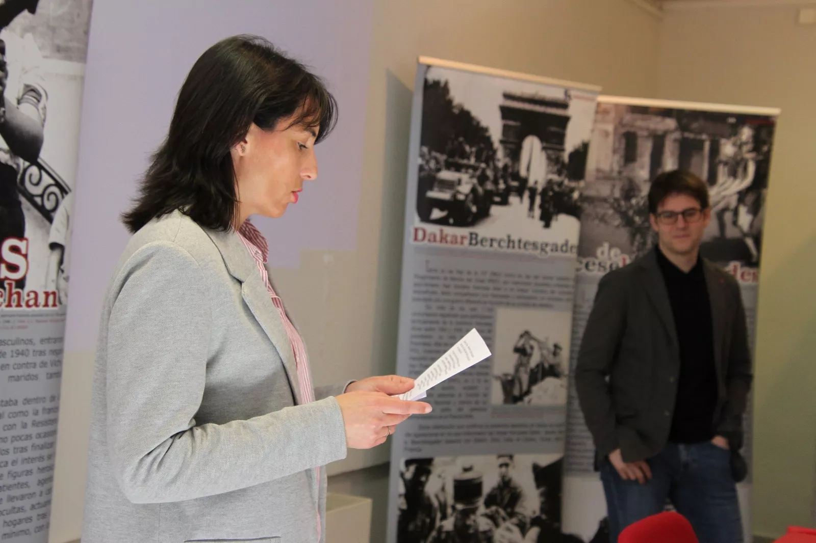 La consejera comarcal Ana Belén González presentó la actividad. Foto Carlos Neofato