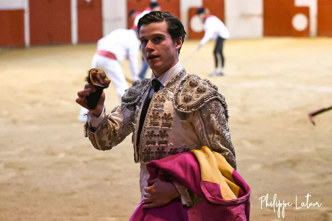 Bruno Martínez cortó un trofeo en Arzacq.