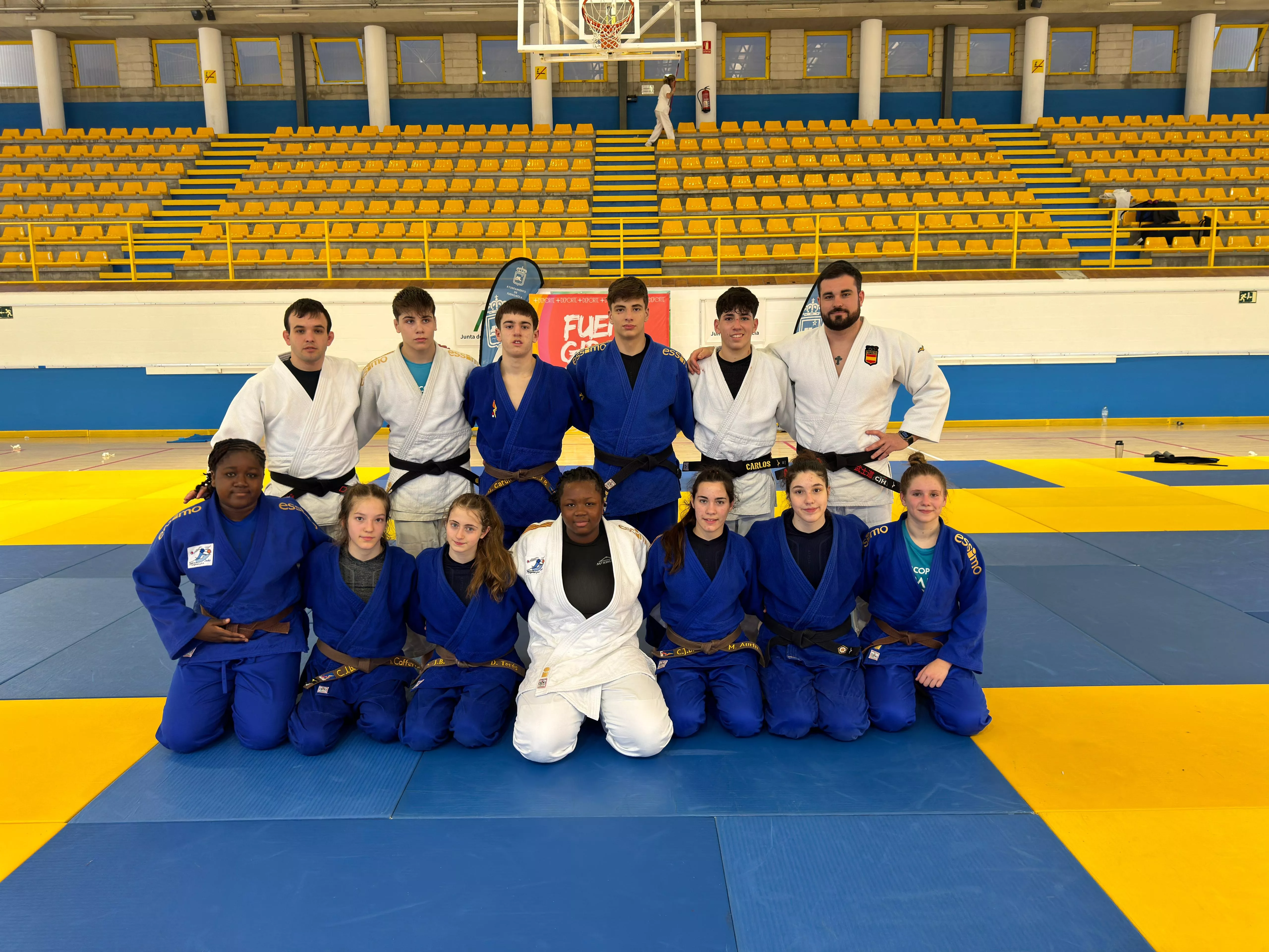 Cadetes de la Asociación Judo Altoaragón, CJ Binéfar, CJ Huesca y CJ Valle de Benasque en FuengirolaIROLA con entrenador ALVARO ANTOÑANZAS