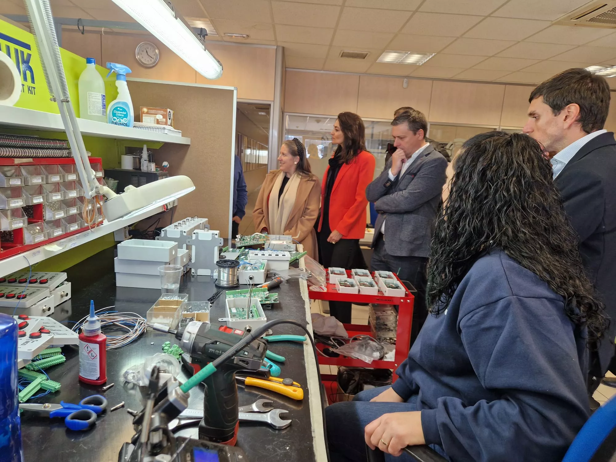 Visita de Mar Paños a la empresa Distromel de San Esteban de la Litera.