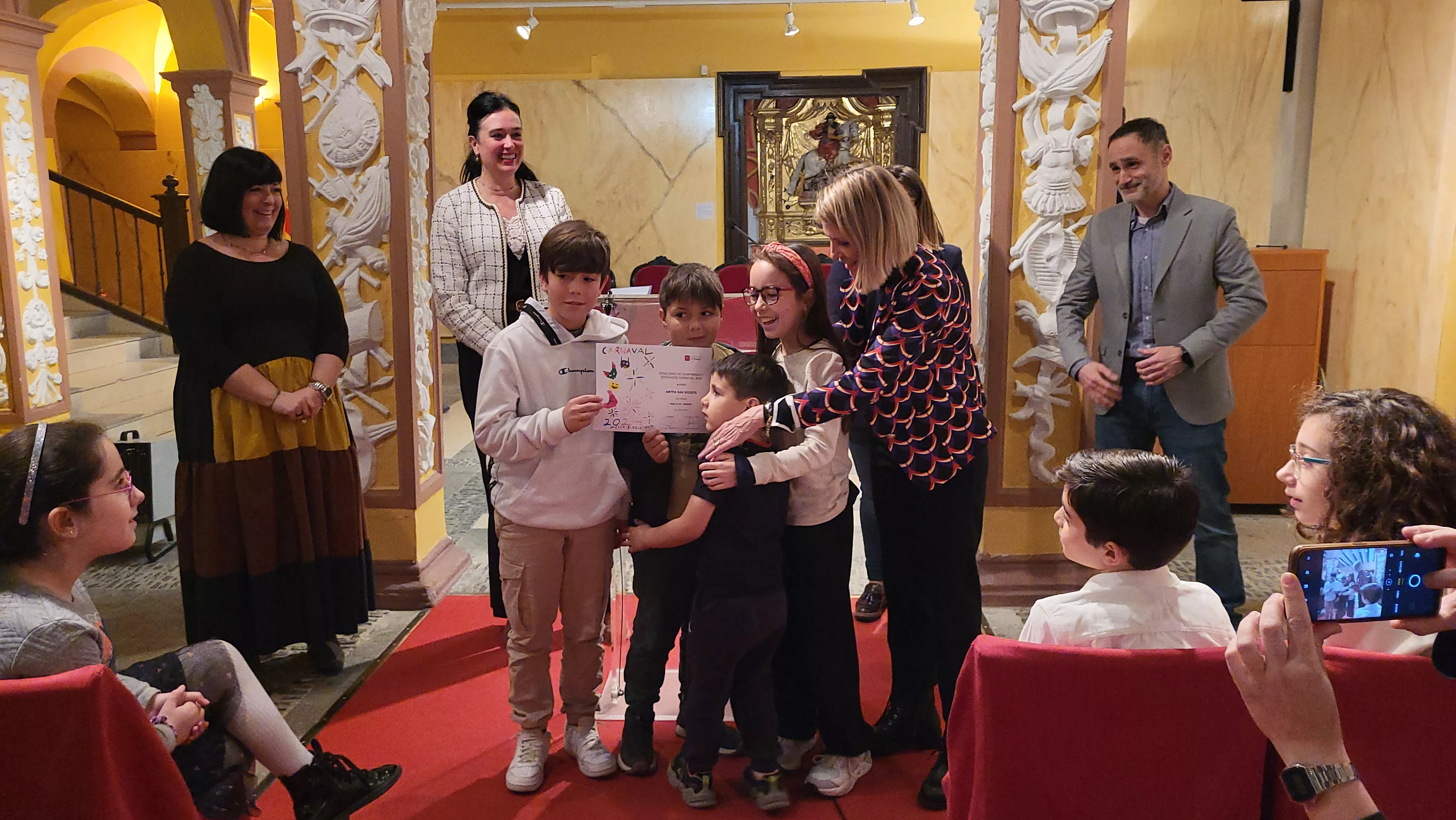 Accésit del premio al Disfraz Infantil Mejor Ataviado para la Amypa San Vicente. Foto Mercedes Manterola