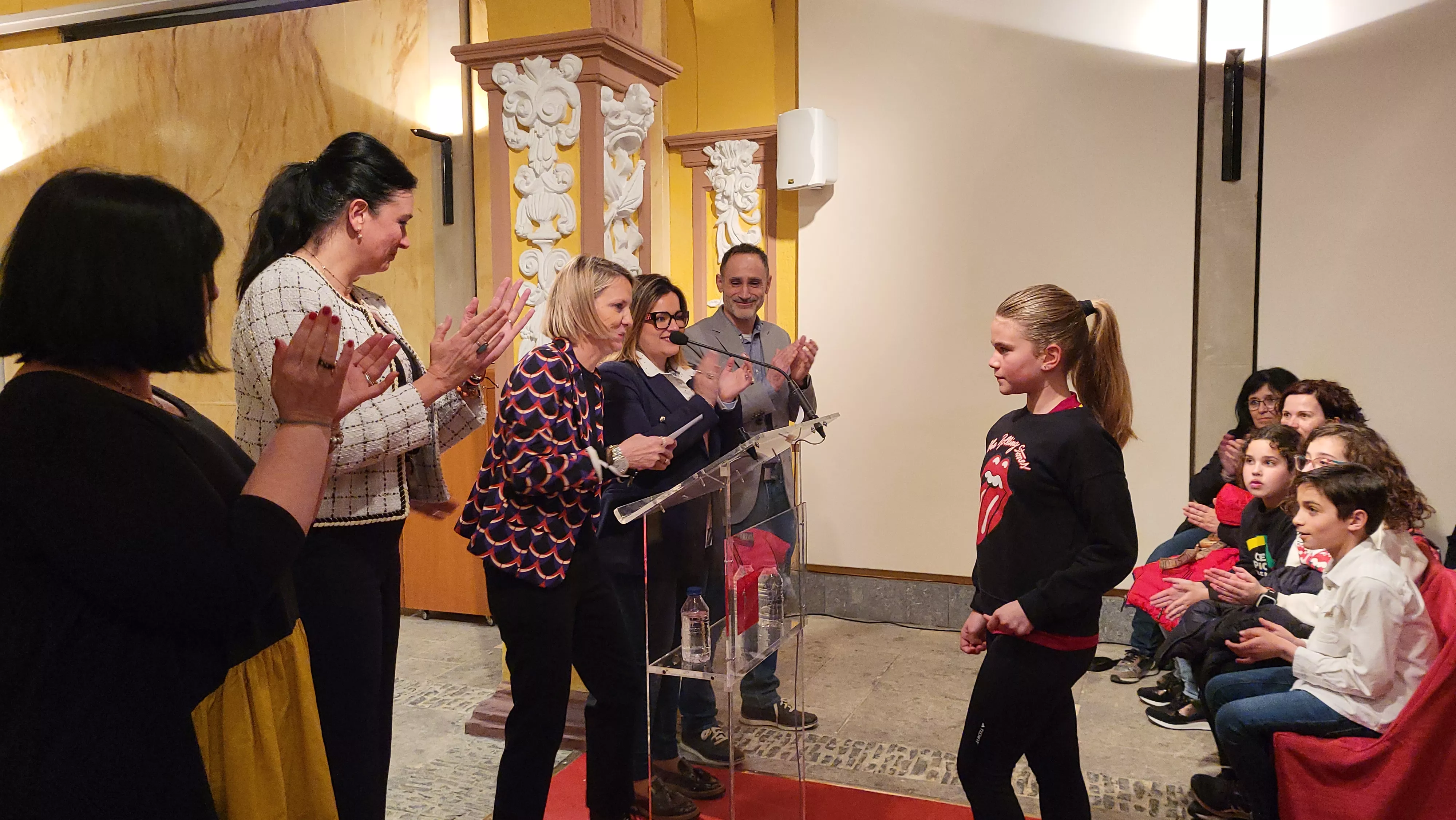 Premio a la Comparsa Adulta Más Numerosa para la Amypa Pedro J. Rubio. Foto Mercedes Manterola