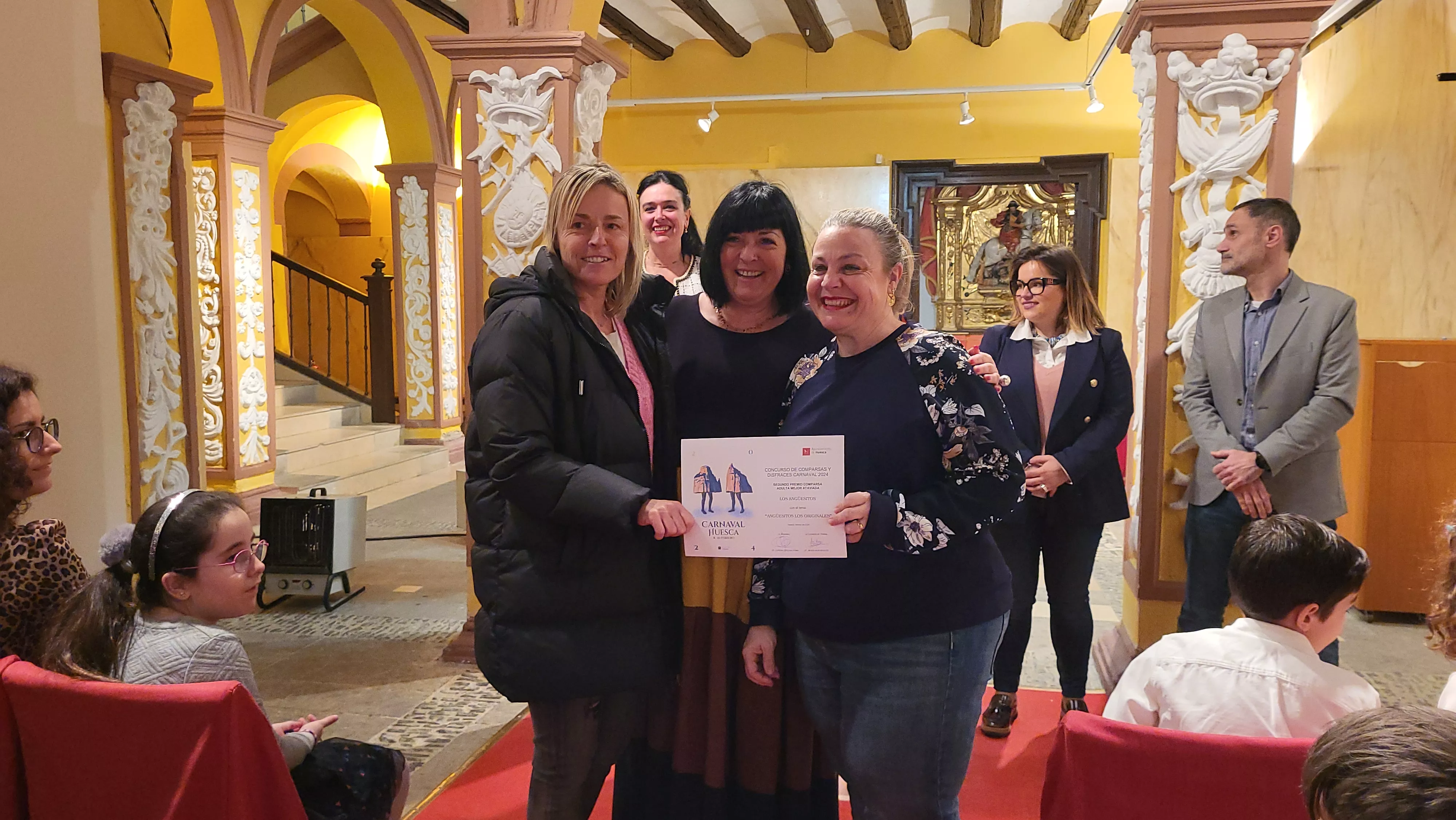 Segundo premio a la Comparsa Adulta Mejor Ataviada para María Ángel Bailo. Foto Mercedes Manterola