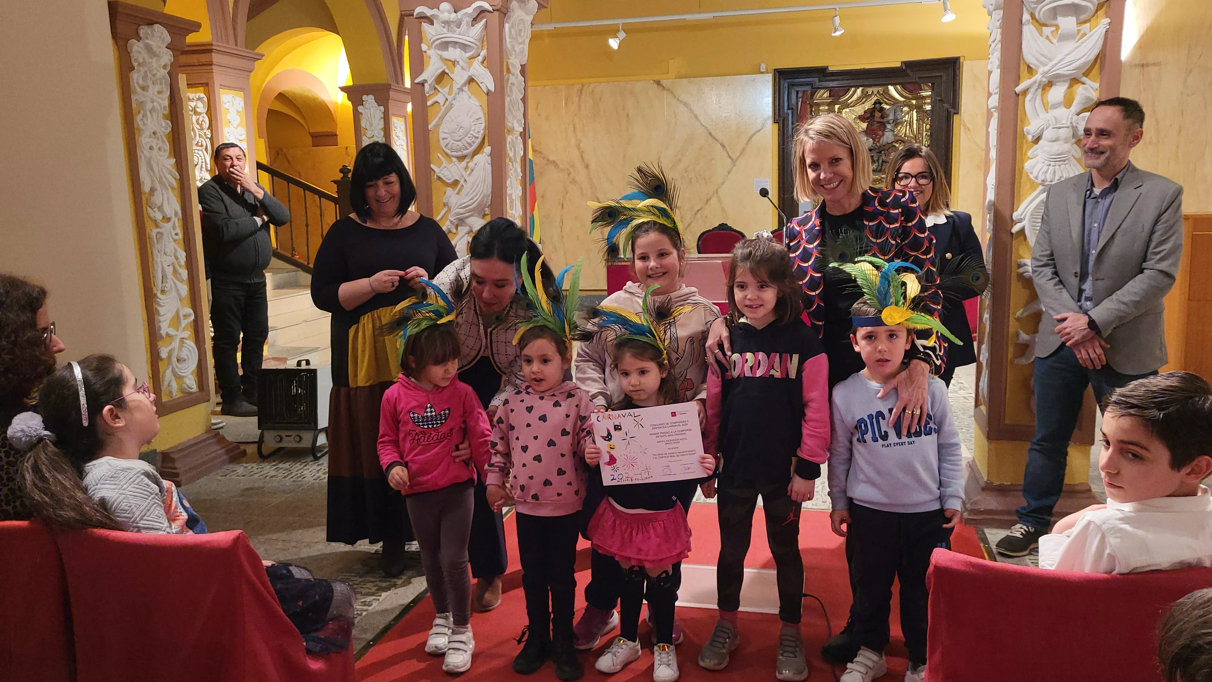 Primer premio a la Comparsa Infantil Más Original para Amypa Ascensión Nicol Santa Rosa.  Foto Mercedes Manterola