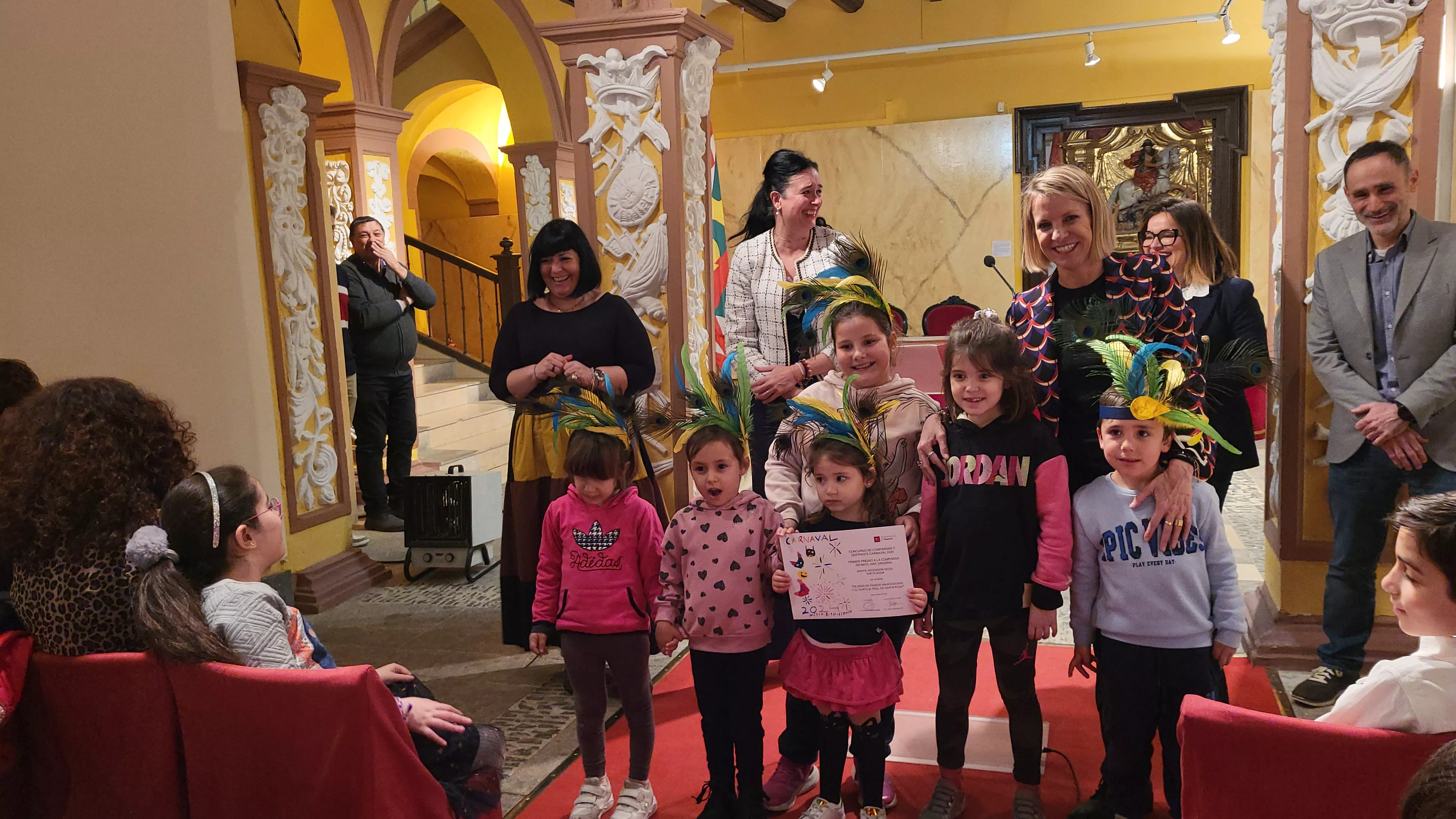 Primer premio a la Comparsa Infantil Más Original para Amypa Ascensión Nicol Santa Rosa.  Foto Mercedes Manterola