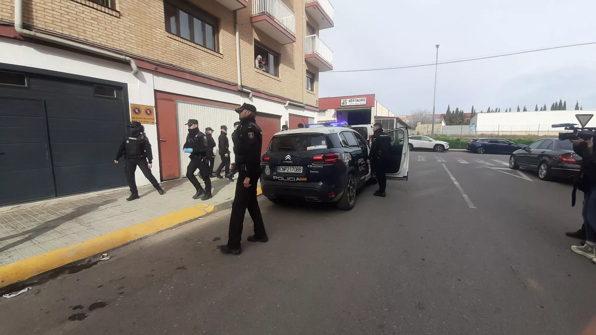 Imágenes de los dos detenidos en el dispositivo contra distribución de drogas en Huesca. Foto Myriam Martínez