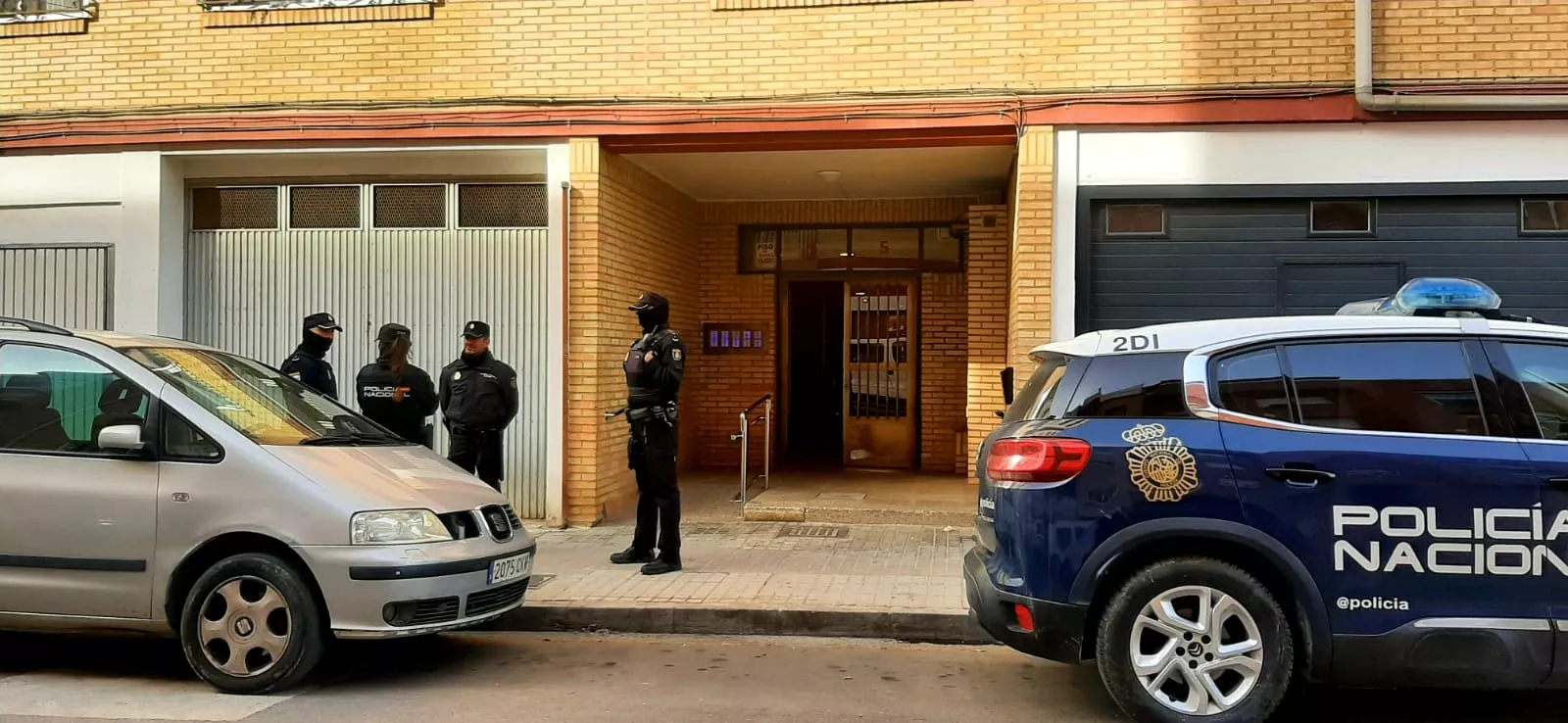 Imágenes de los dos detenidos en el dispositivo contra distribución de drogas en Huesca. Foto Myriam Martínez